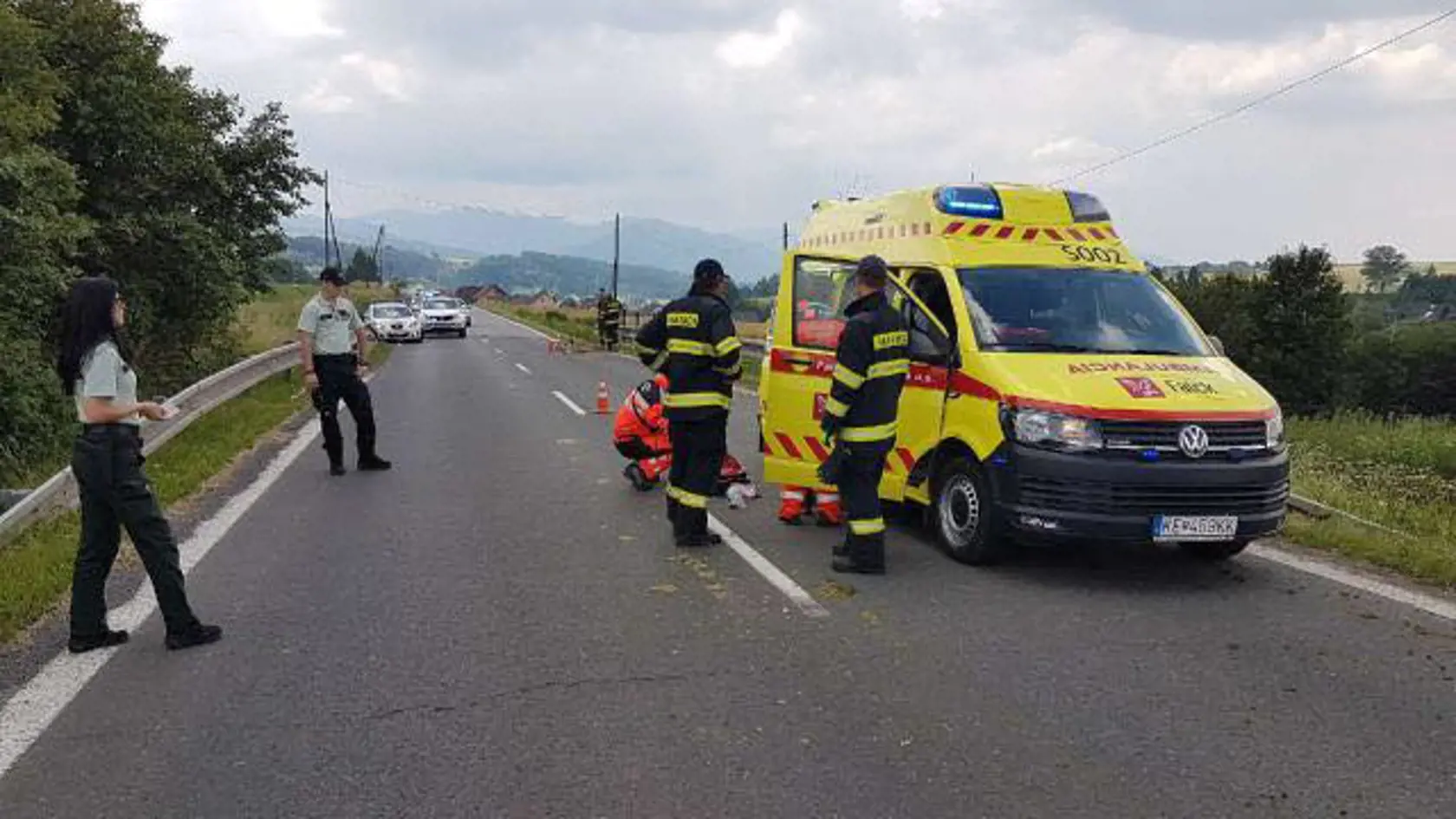 Medzi obcami Kyselica a Rohovcesa pre nedanie prednosti v jazde zrazili dve osobné motorové vozidlá. (Ilustračné foto)