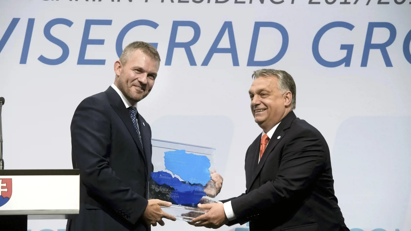 Na snímke zľava predseda vlády SR Peter Pellegrini a maďarský premiér Viktor Orbán 