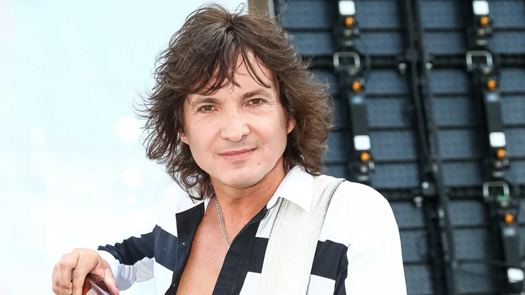 Martin Ďurinda, spevák, gitarista, skladateľ a textár slovenskej skupiny Tublatanka. V mladosti mal ambície stať sa hokejovým hráčom. Je samoukom v hre na gitaru a klavír. Spievať ho učila jeho mama, Margita, ktorá bola hlasovou pedagogičkou. Počas štúdia na vysokej škole sa stretol s Ďurom Černým a Paľom Horváthom, s ktorými založili rockovú skupinu s názvom „Tublat“ podľa mena zápornej postavy opičiaka z románu Tarzan od Edgara Ricea Burroughsa, ktorý neskôr zmenili na doteraz používaný názov Tublatanka. V začiatkoch vystupovali v ľudových krojoch. Najznámejšie hity: Skúsime to cez vesmír, Žeravé znamenie osudu, Poďme bratia do Betlema, Mama a ďalšie.