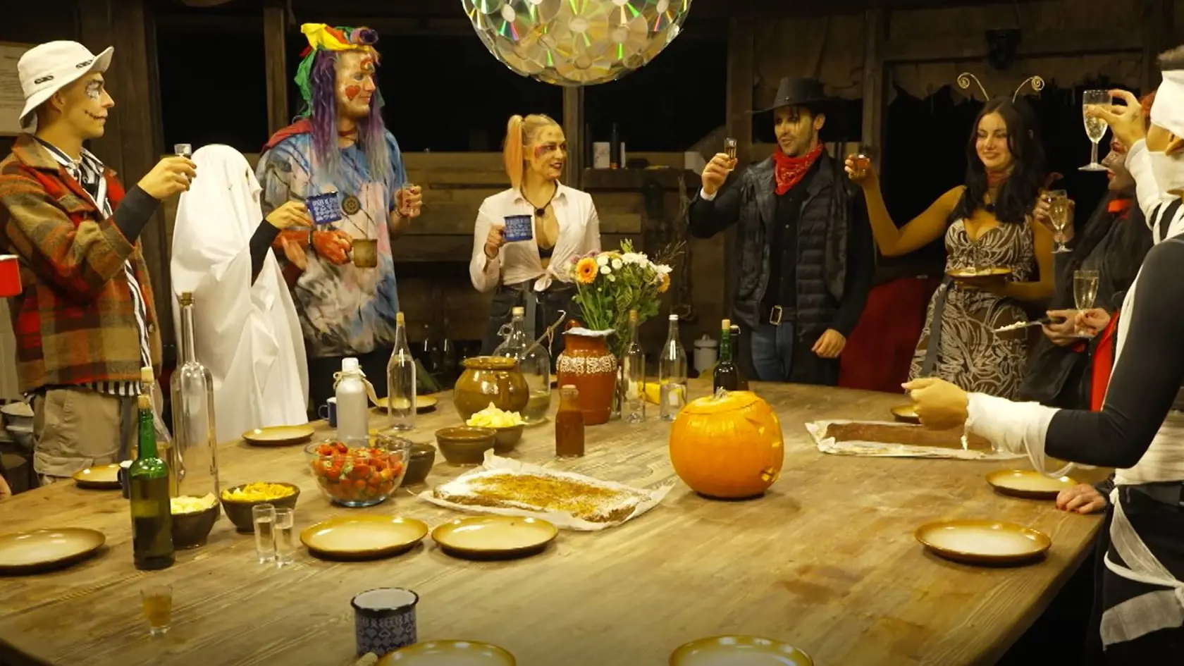 Halloweenska párty na Farme.