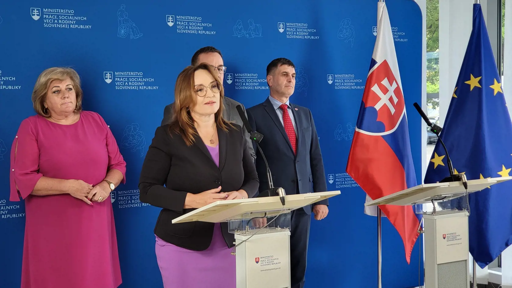 Anna Ghannamová, predsedníčka Asociácie poskytovateľov sociálnych služieb hovorí, že návrh akceptujú, aj keď mu netlieskajú.