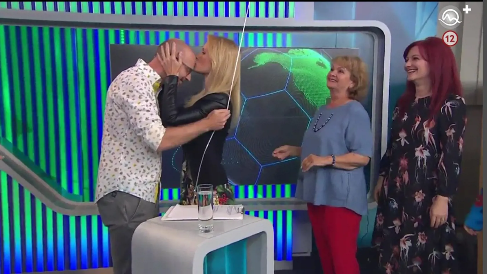 V Teleráne sa všetci lúčili so Števom Eiselem. 