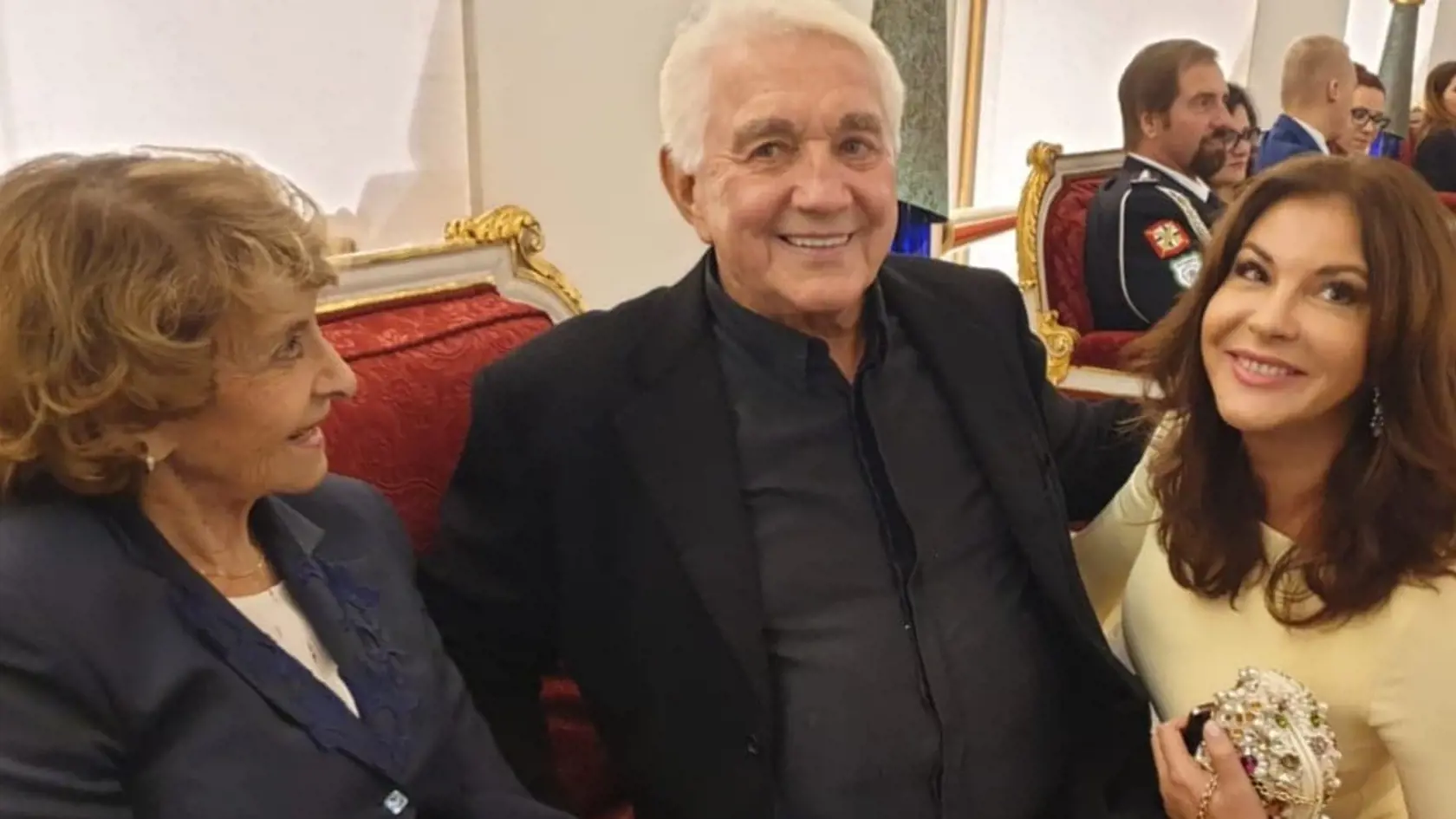 Speváčka Yvetta Simonová a herec Jiří Krampol s hovorkyňou divadla v Košiciach Andreou Tatarkovou.