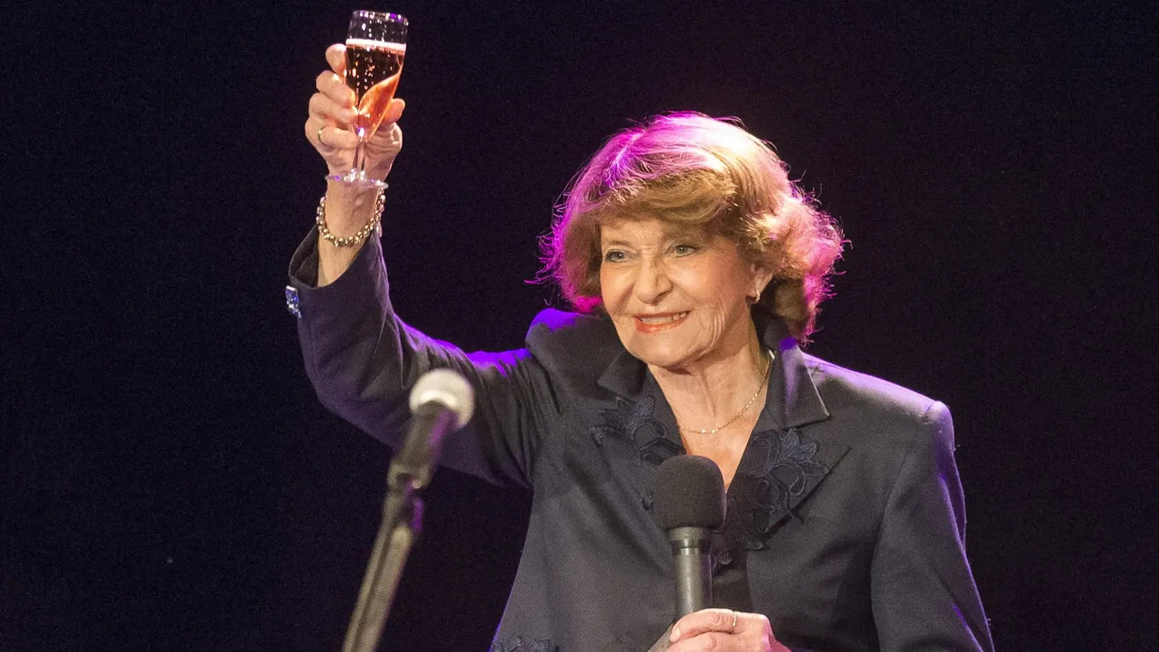 Yvetta SImonová má aj vo vysokom veku šarm.