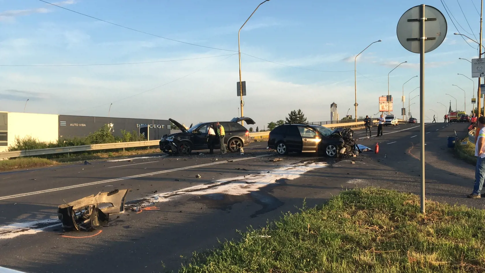 Polícia vydala správu, že nevie, kto šoféroval Porschce. Obaja pasažieri v ňom ale nafúkali. Polícia neprezradila ani výsledok dychovej skúšky.