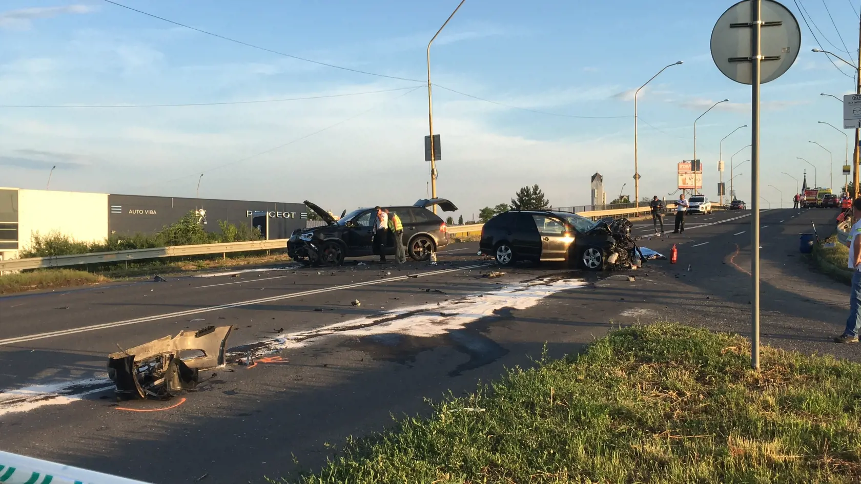 Polícia vydala správu, že nevie, kto šoféroval Porschce. Obaja pasažieri v ňom ale nafúkali. Polícia neprezradila ani výsledok dychovej skúšky.
