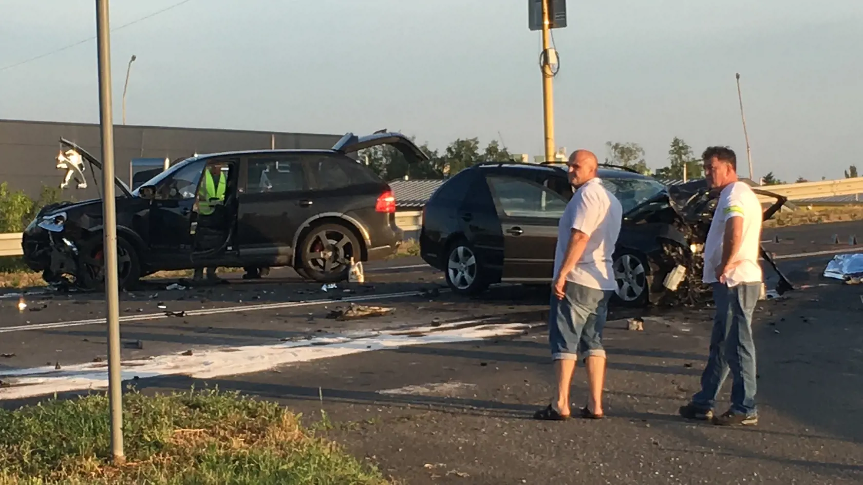 Polícia vydala správu, že nevie, kto šoféroval Porschce. Obaja pasažieri v ňom ale nafúkali. Polícia neprezradila ani výsledok dychovej skúšky.