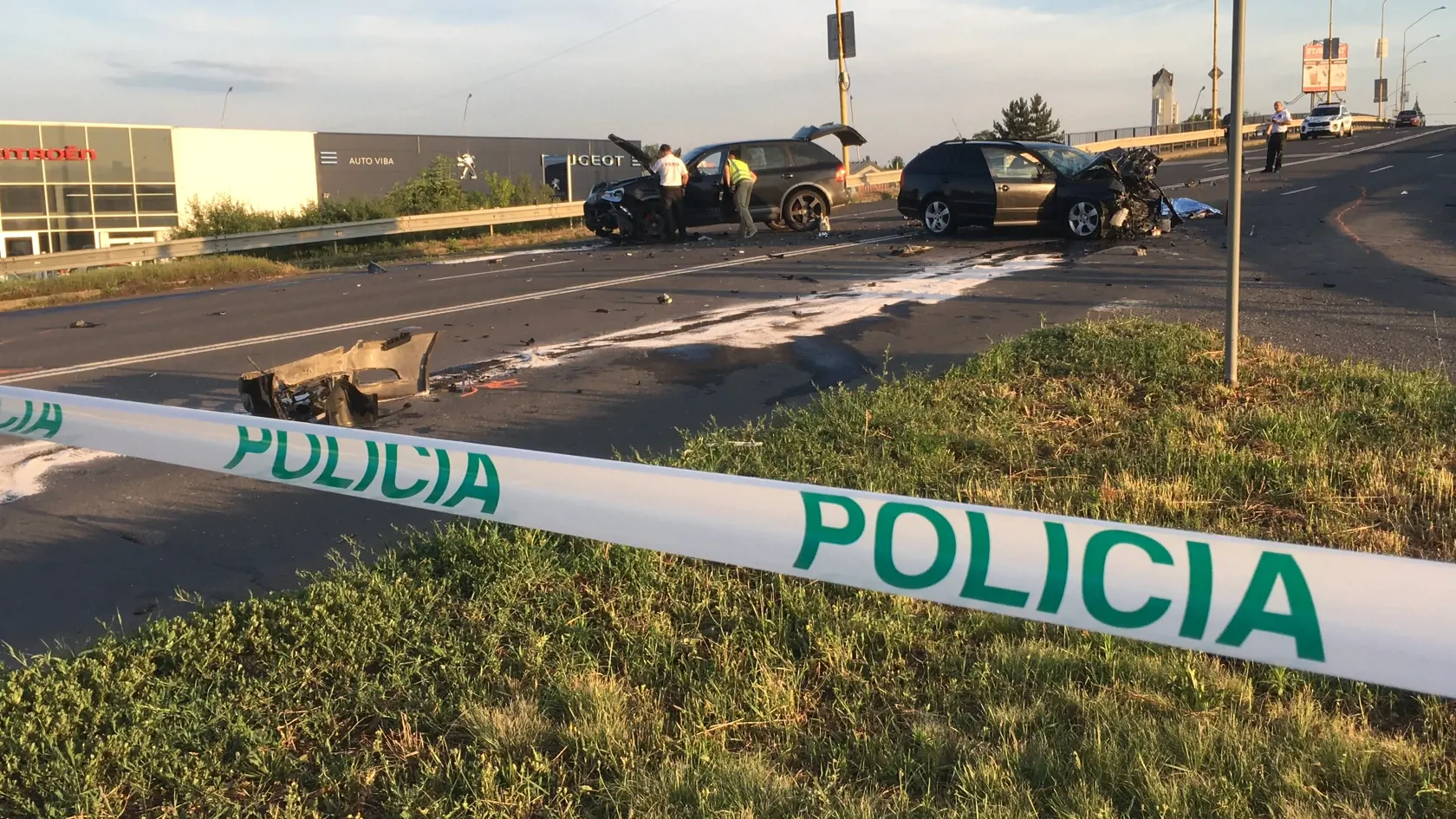 Polícia vydala správu, že nevie, kto šoféroval Porschce. Obaja pasažieri v ňom ale nafúkali. Polícia neprezradila ani výsledok dychovej skúšky.