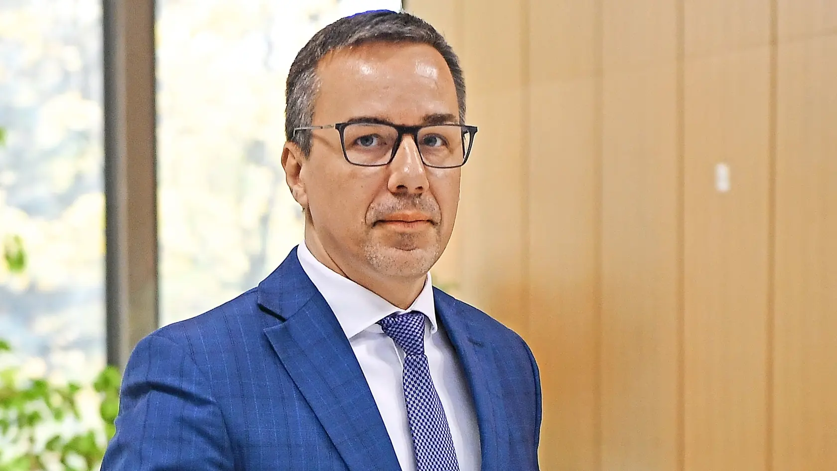 Erik Tomáš tvrdí, že hádky v koalícii ho unavujú a je z nich nešťastný.