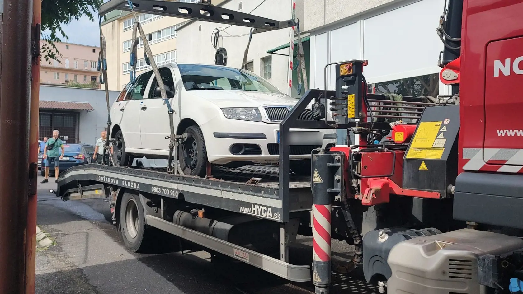 Na záberoch by sa malo nachádzať vozidlo zadržaného podozrivého.