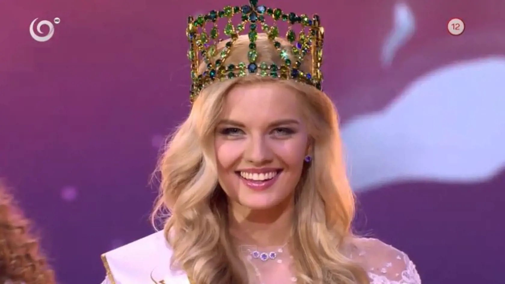 Dominika Grecová sa teší z najcennejšej korunky.