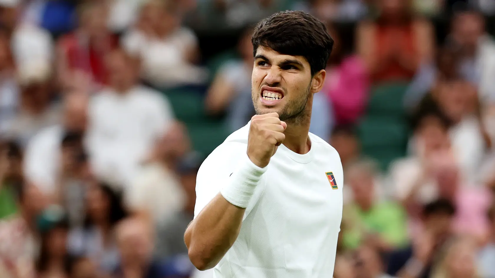 Španielsky tenista Carlos Alcaraz postúpil do štvrťfinále Wimbledonu po výhre s Rusom Andrejom Rubľovom.