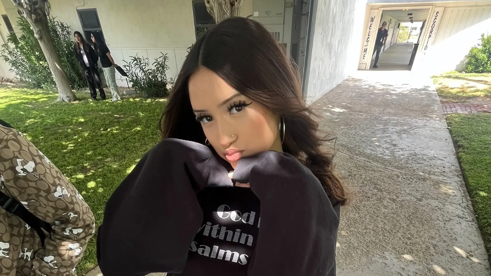 Tracy brutálne napadlo približne 10 psov.