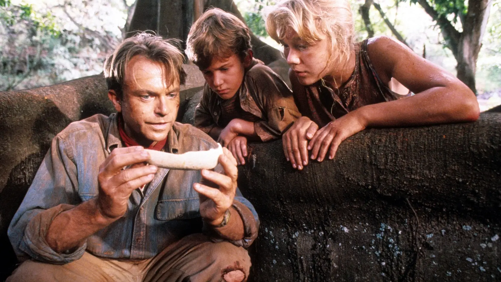 Sam Neill  Joseph Mazzello a Ariana Richards v scéne v Jurassic Parku