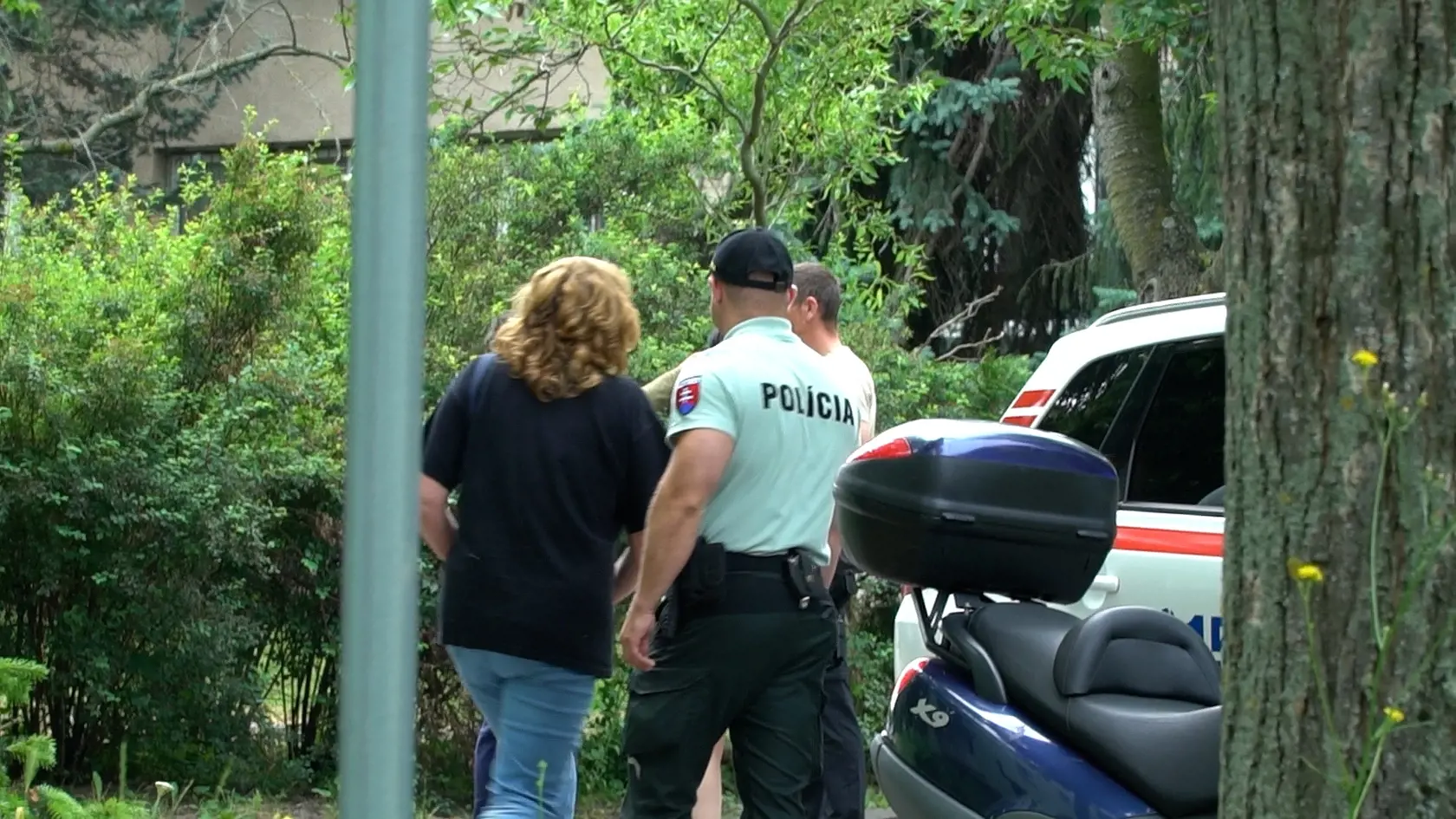Skormútení rodičia 18-ročného Benjamína dorazili na miesto činu.