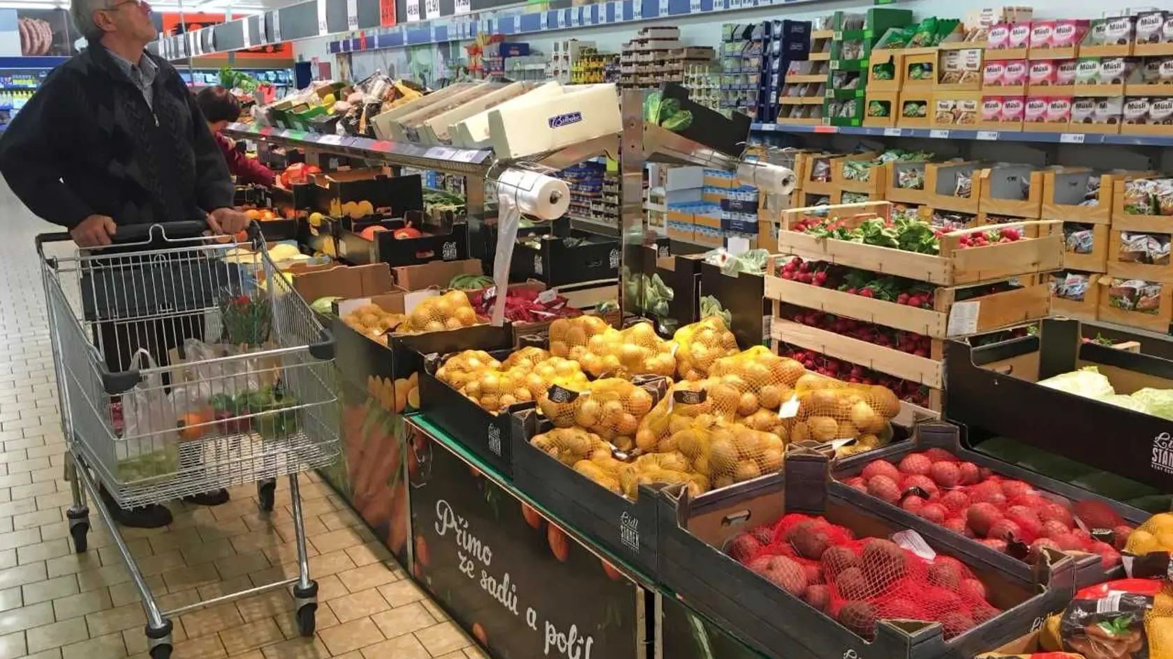 Spoločnosť COOP Jednota tvrdí, že v nedeľu by mali byť zatvorené všetky obchody na Slovensku. Ilustračné foto