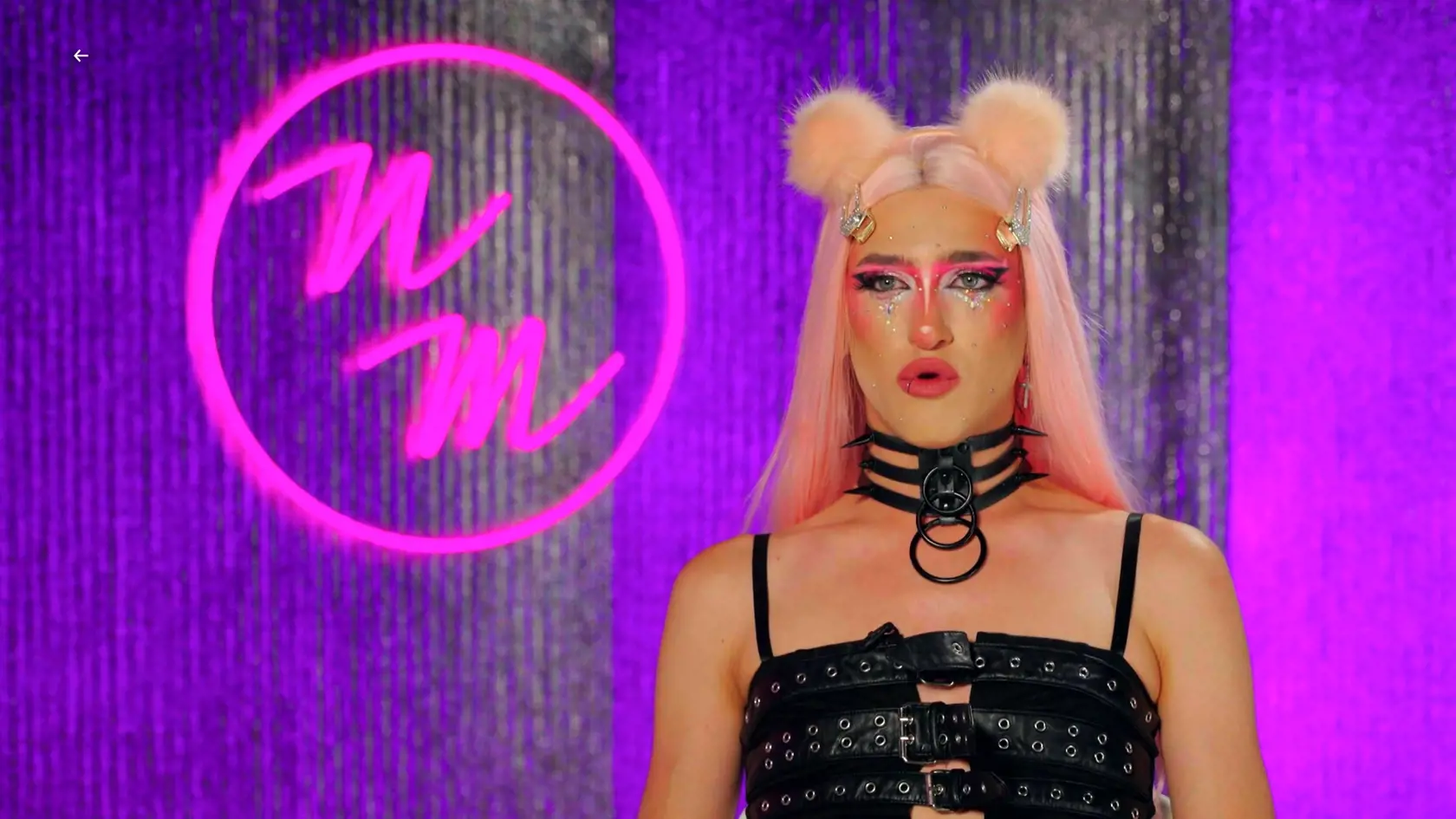 Parochne a výrazný mejkap sú pre Slaytiiinu neodmysliteľnousúčasťou každodenného outfitu.