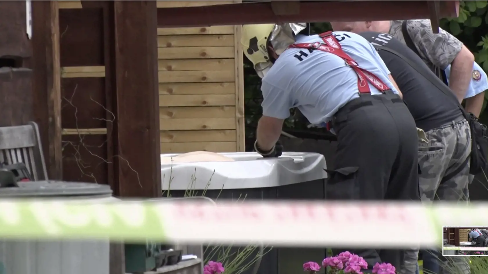 Vo vírivke v penzióne v miestnej časti Gápeľ vo Valaskej Belej (okres Prievidza), našli dve mŕtve telá päťdesiatnikov muža a ženy. Nebohý bol zamestnancom tamojšieho zariadenia poskytujúceho služby pre rekreantov.