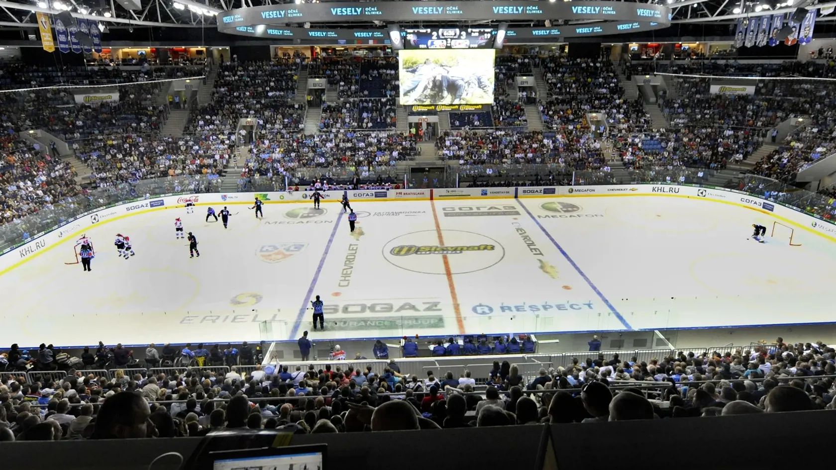 Na snímke vypredaná Slovnaft aréna poèas zápasu  1. kola kontinentálnej hokejovel ligy (KHL) HC Slovan Bratislava - Donbass Doneck 6. septembra 2012 v Bratislave. FOTO TASR - Martin Baumann
