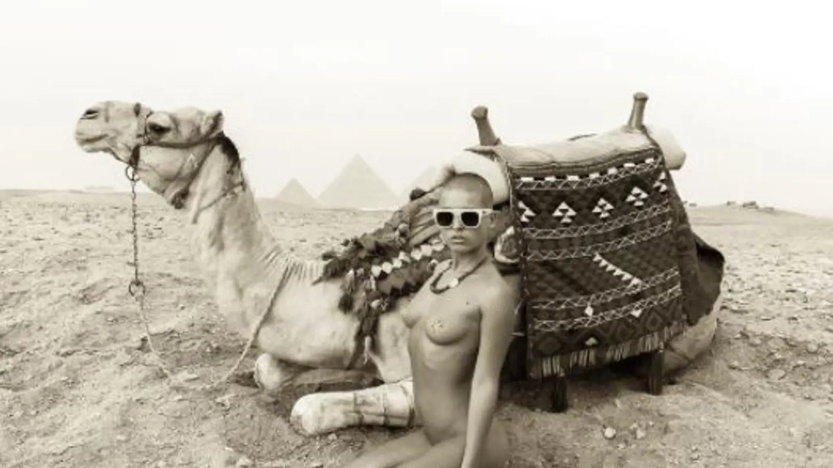 Marisa si rada zapózuje úplne nahá. Inak tomu nebolo ani v konzervatívnom Egypte.