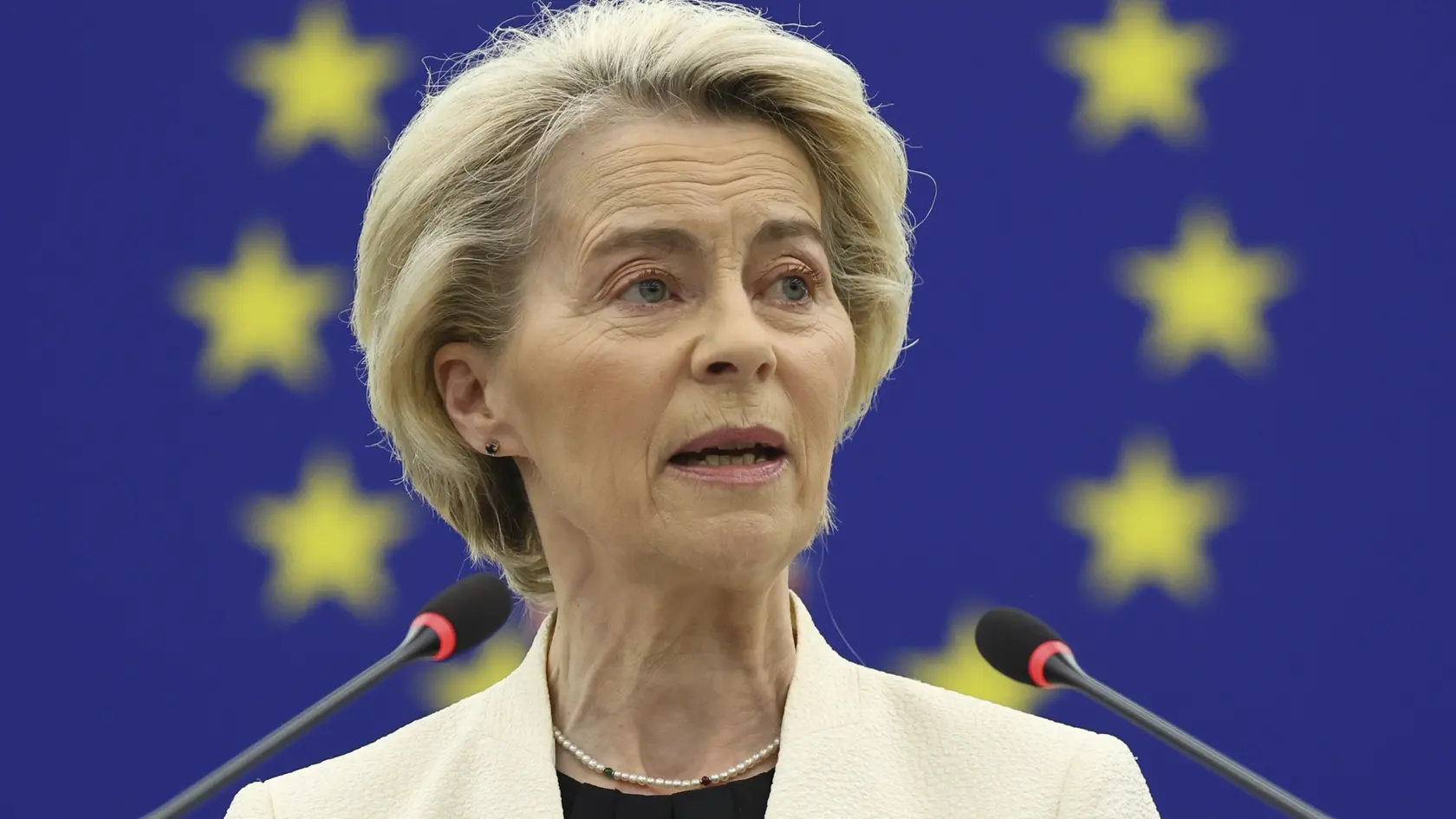 Šéfka Európskej komisie (EK) Ursula von der Leyenová vystupuje s príhovorom o podpore EÚ na mier na Ukrajine v Európskom parlamente v Štrasburgu v stredu 7. mája 2025.