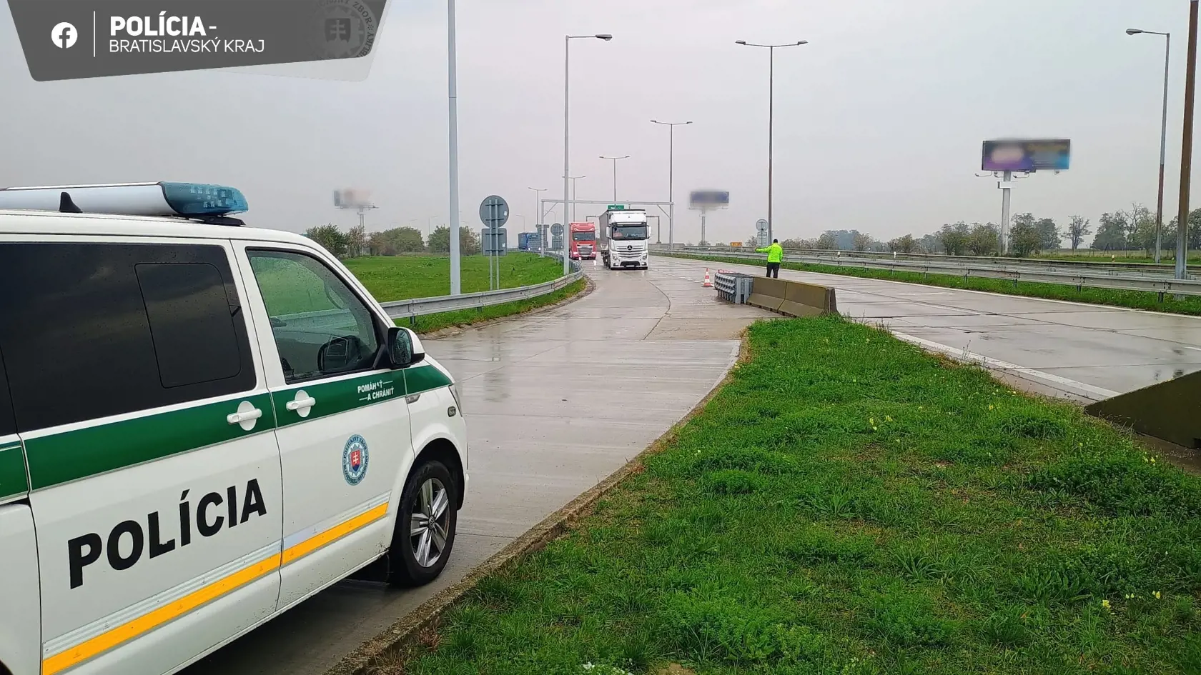 Polícia zistila viaceré porušenia zákona na hraničnom priechode Jarovce–Kittsee.