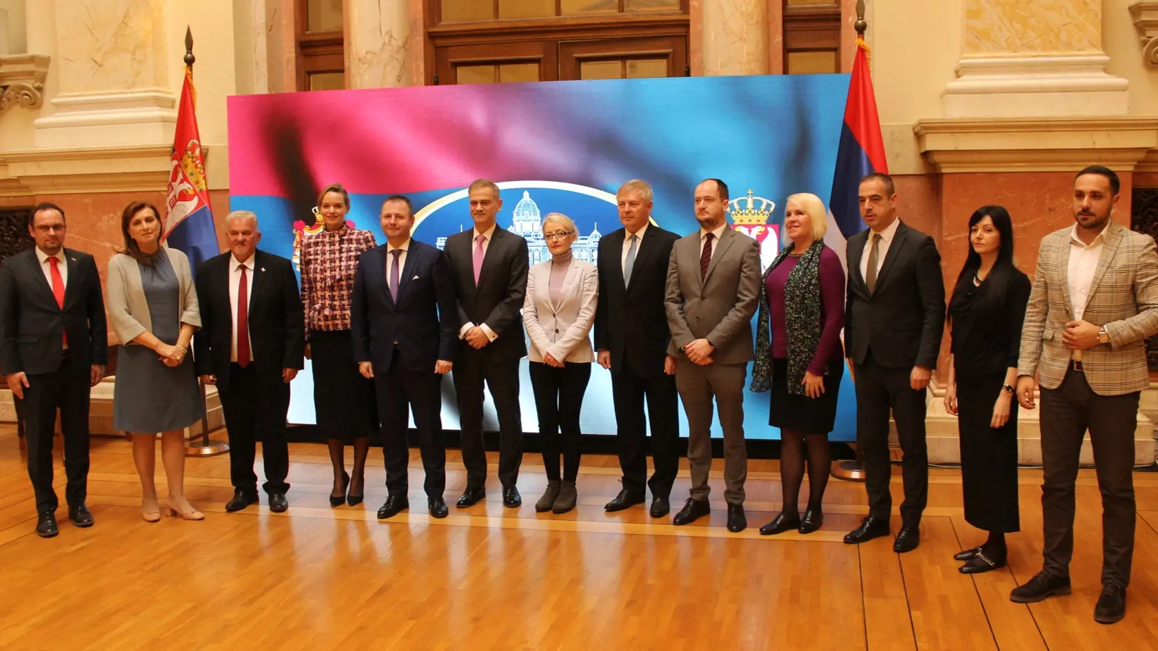 Slovenskí poslanci na návšteve Srbska.