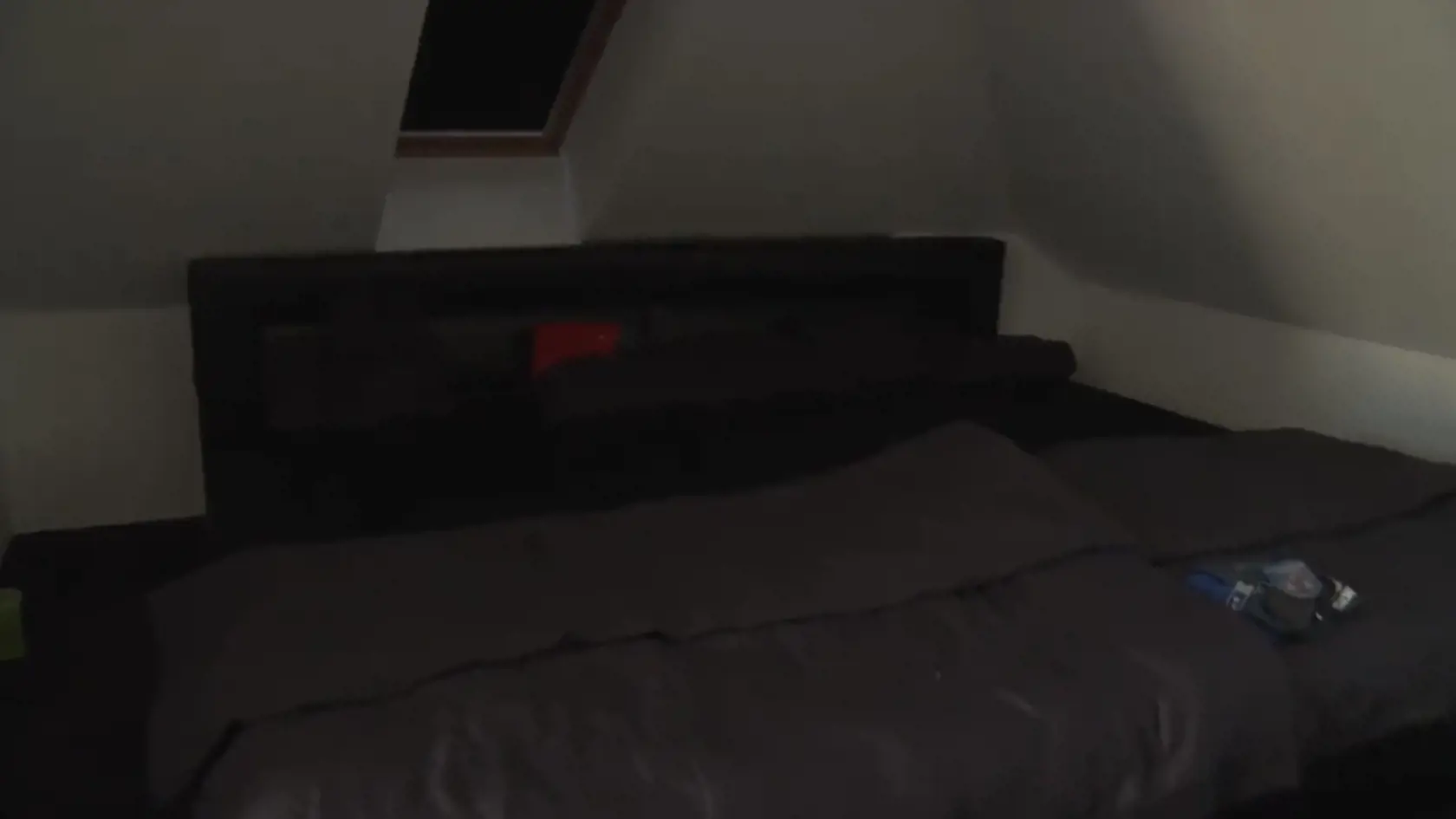 Podvádzaná modelka žije v zlatej klietke…