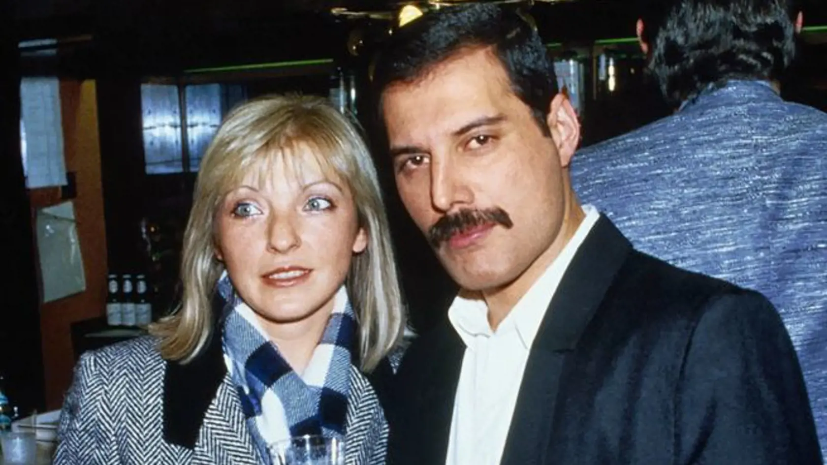 Freddie Mercury a jeho životná láska Mary. Bola pri ňom aj v posledných chvíľach života.