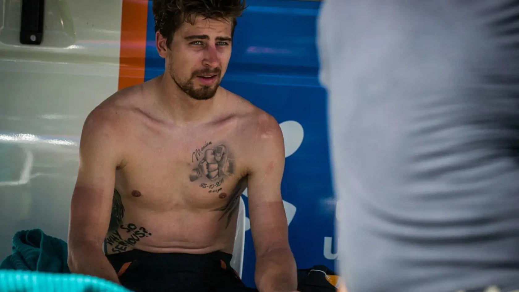 Peter Sagan má svojho syna Marlona stále so sebou. Tetovanie na ľavej strane hrude mu ho pripomína aj vtedy, keď s ním nie je. Ak sú údaje pravdivé, potomok nášho cyklistu sa narodil o 4:44 poobede.