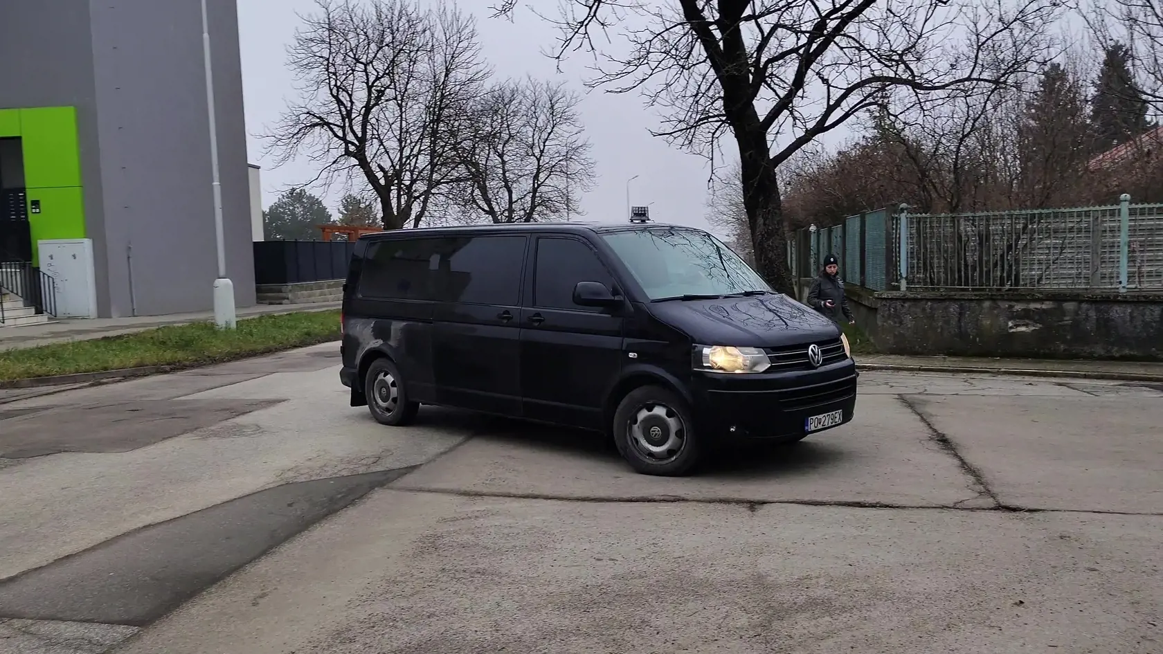 Gymnazista Samuel (18) mal krutým spôsobom zavraždiť zástupkyňu riaditeľky školy v Spišskej Starej Vsi a jednu spolužiačku. Do školy nabehol s nožom, teraz čelí súdu.