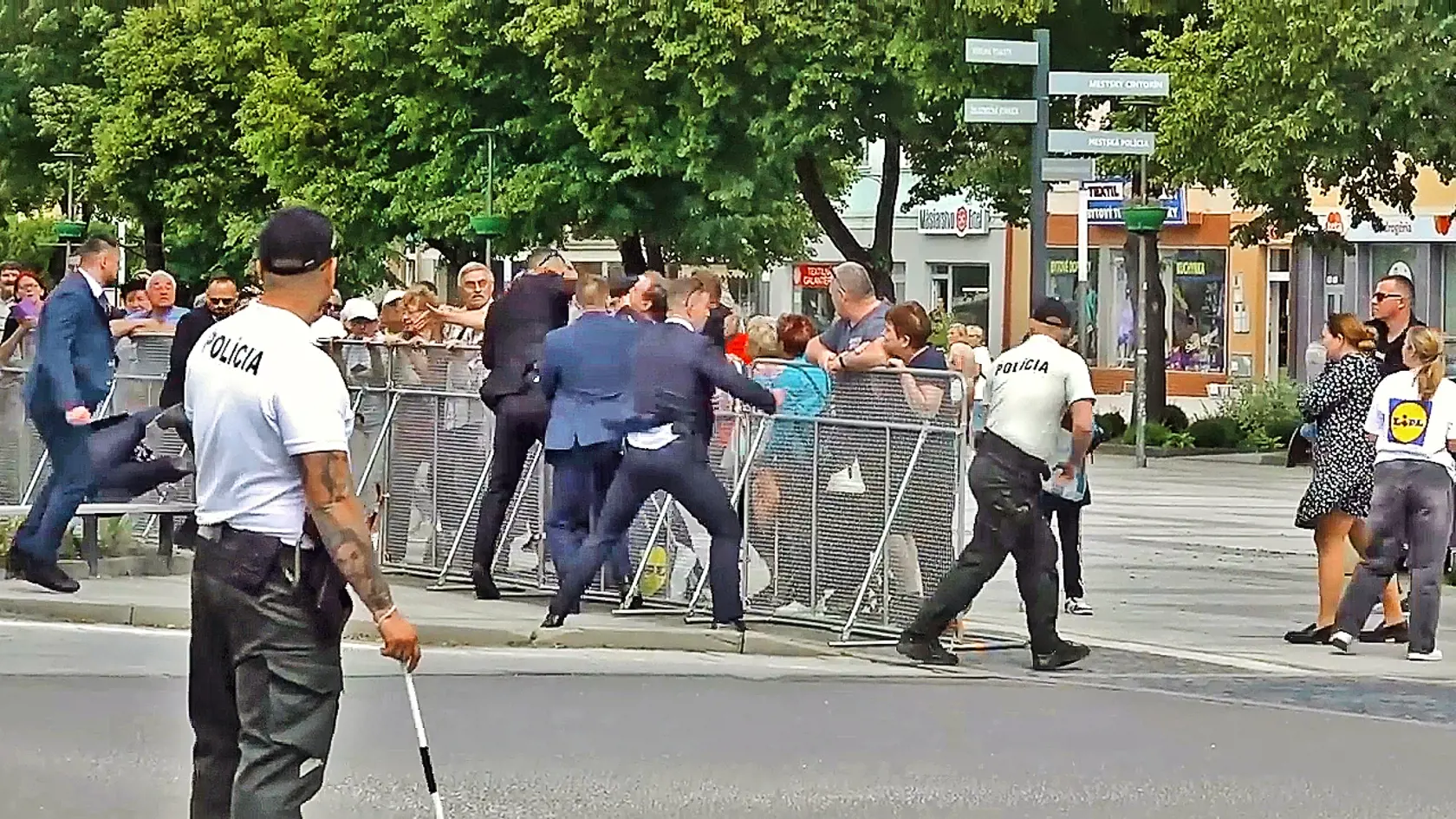 Za spáchanie atentátu na premiéra Fica hrozí útočníkovi doživotie.