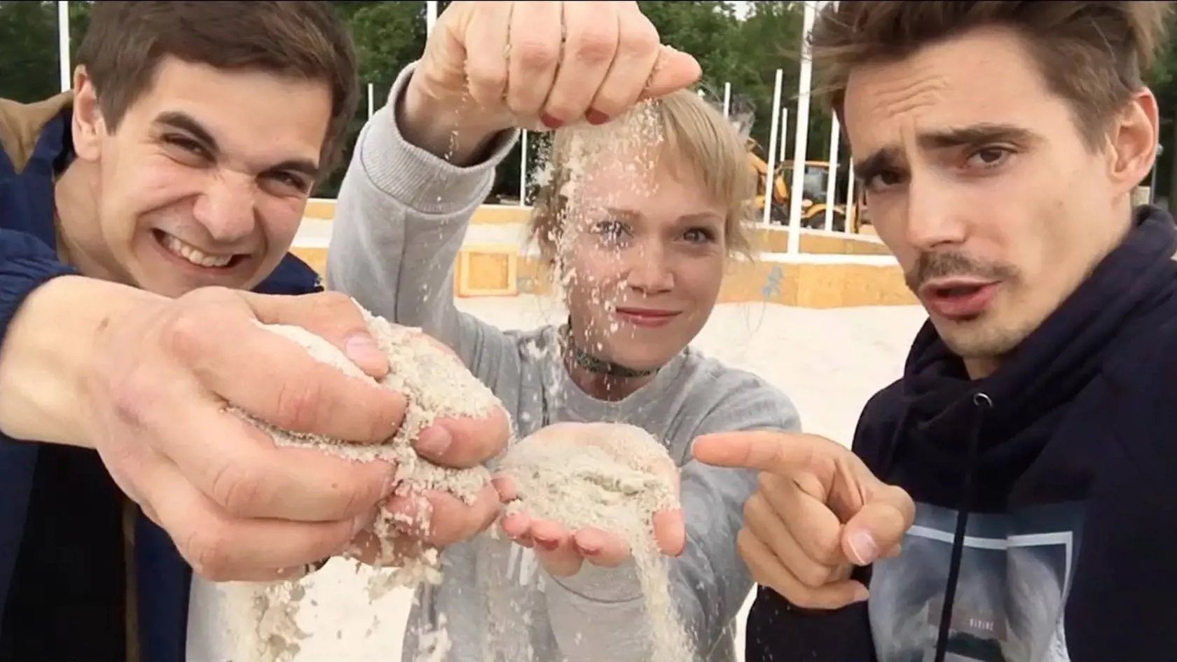 Trio spevákov Dominika Morávková (27), Marek Koleno (26) a Daniel Kis (26).