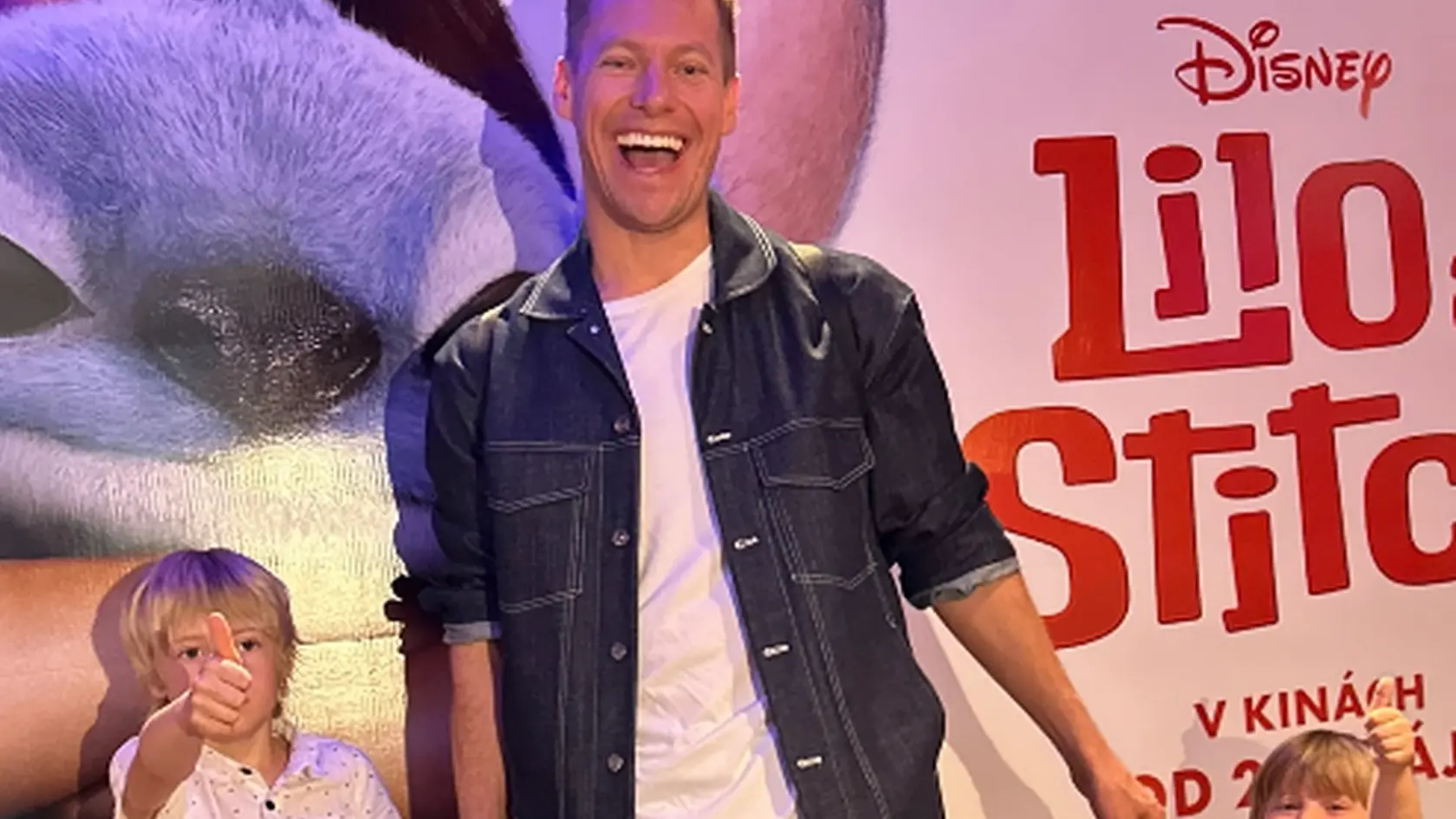 Tomas Puskailer na premiére filmu s deťmi