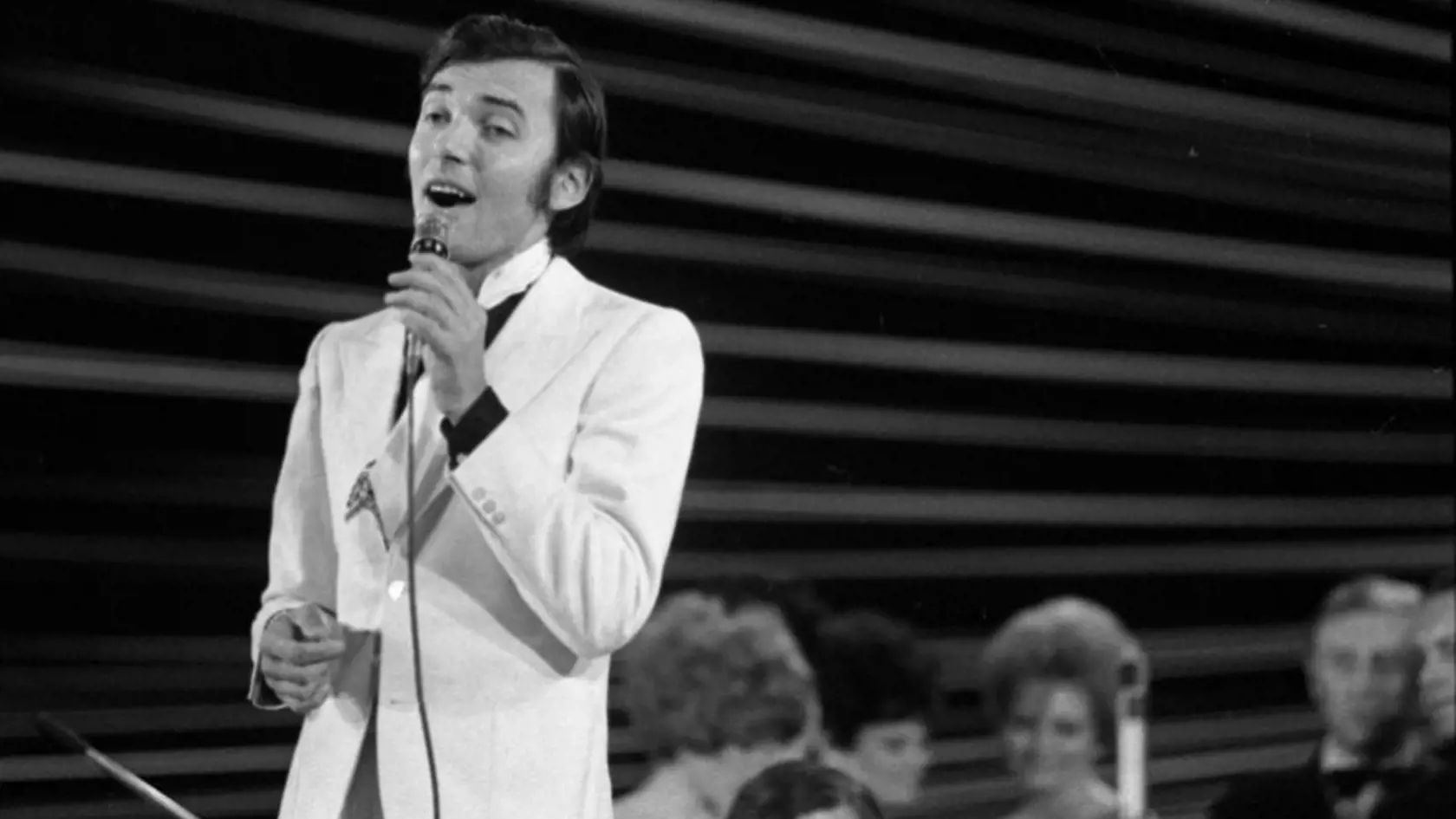 Mladý Karel Gott na začiatku svojej hviezdnej kariéry.