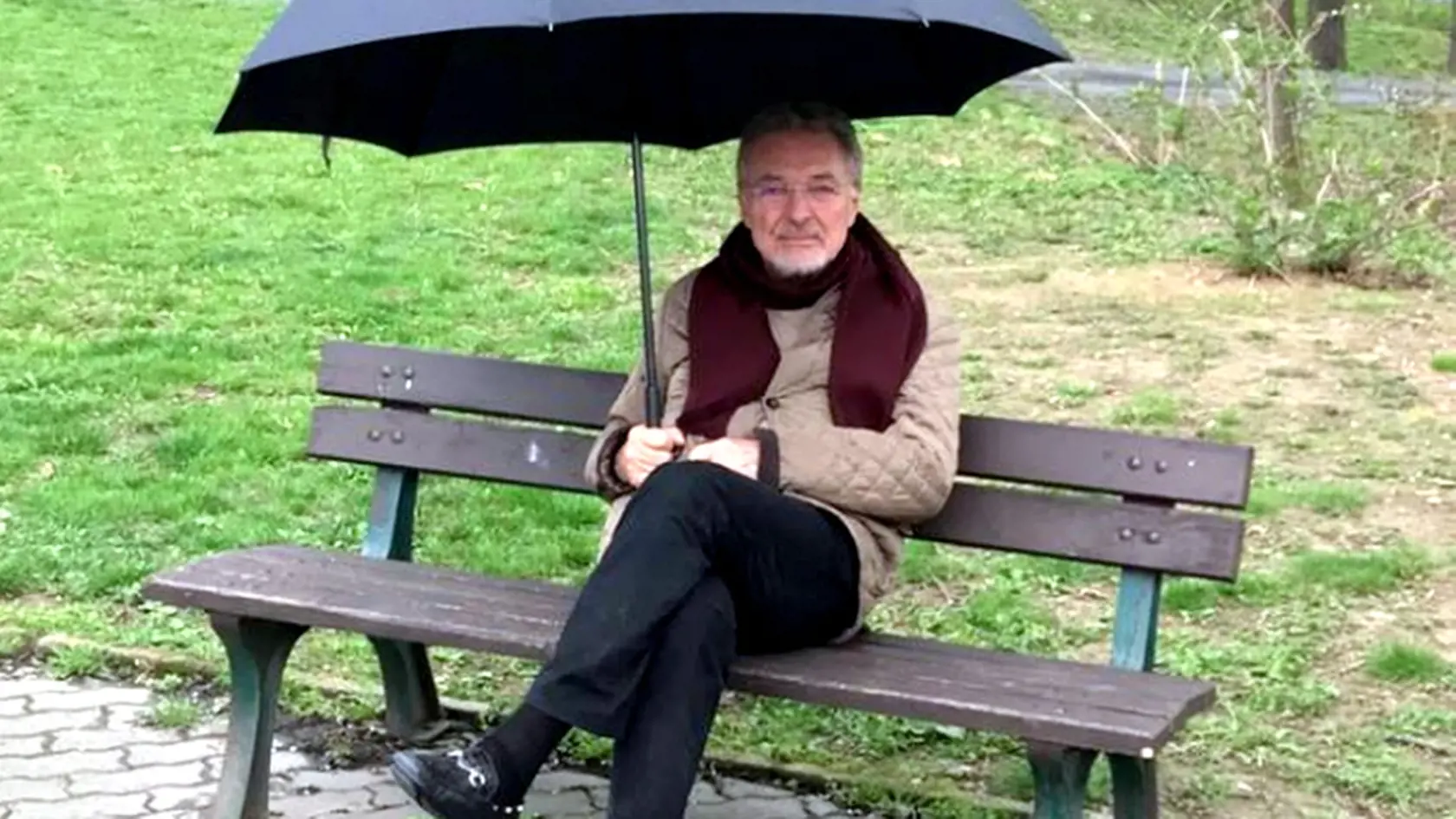 Karel Gott si nechal na sklonku života narásť briadku a na hlave mu pribudli šediny