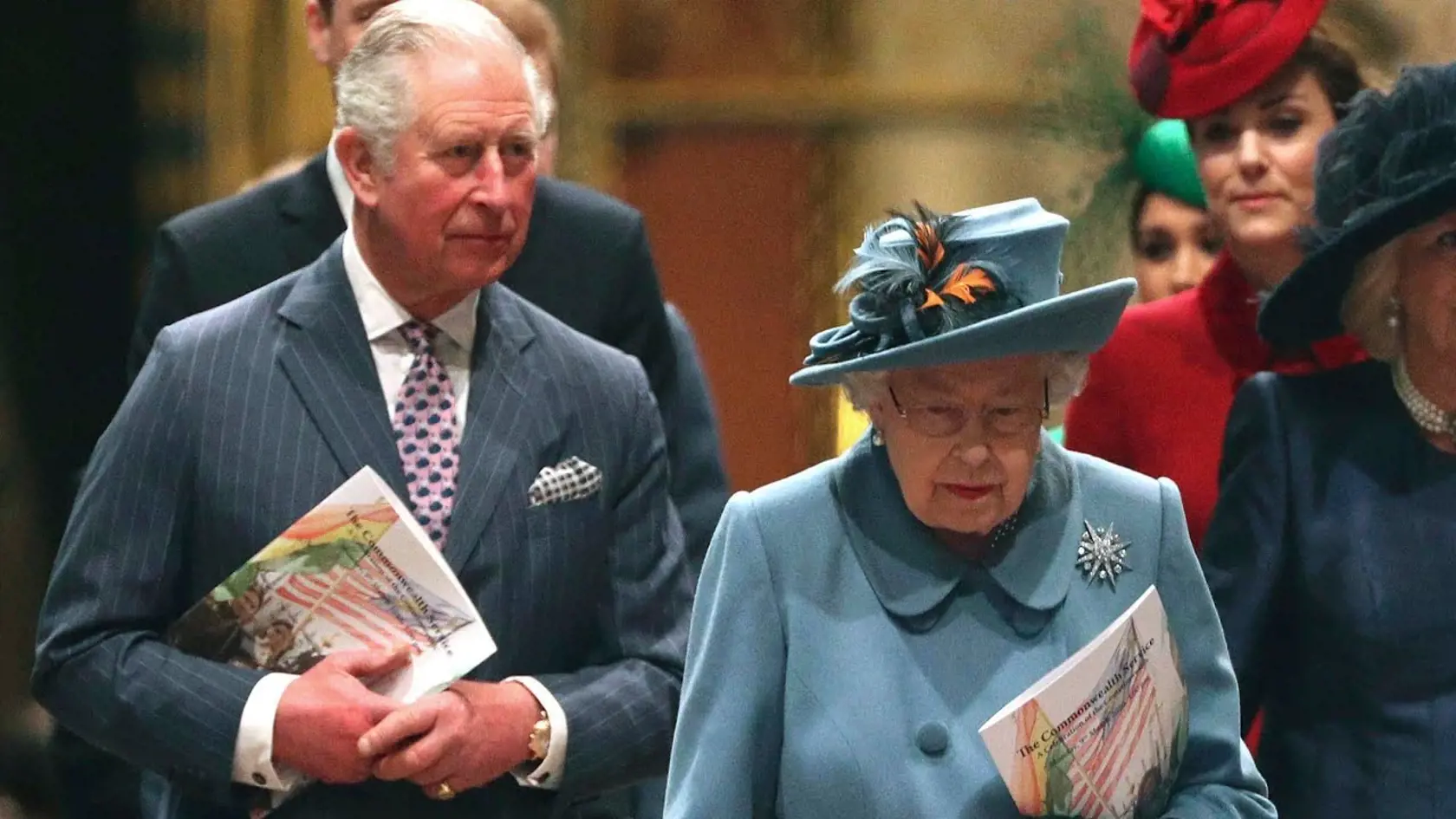 Kríza, spôsobená pandémiou koronavírusu, neobišla ani britskú kráľovskú rodinu. Jej príjmy klesli o tretinu.