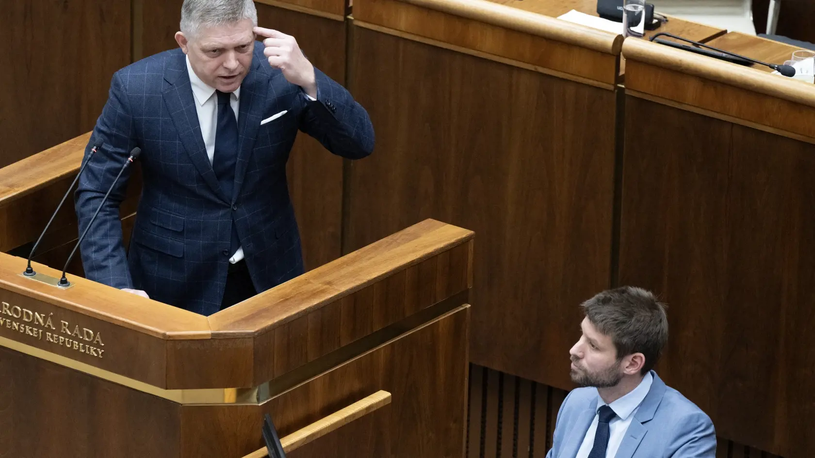 Premiér Robert Fico a poslanec Michal Šimečka.