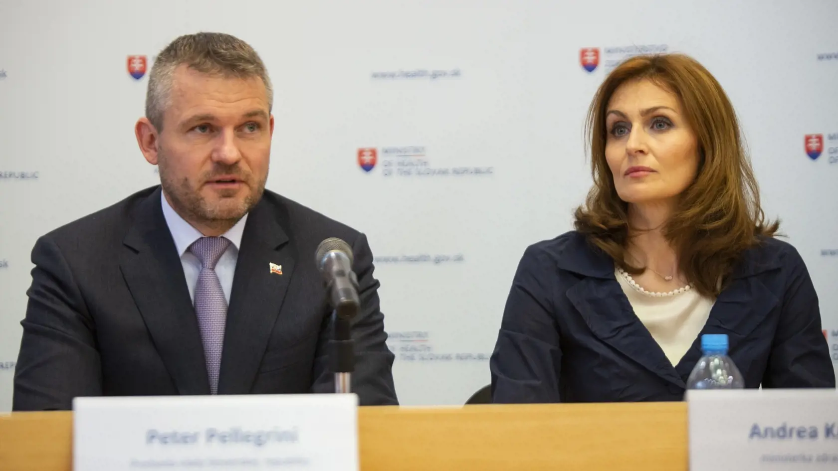 Andrea Kalavská mala podporu Petra Pellegriniho, ktorý zastával funkciu premiéra, avšak veľkej dôvere sa netešila o predsedu Smeru-SD.