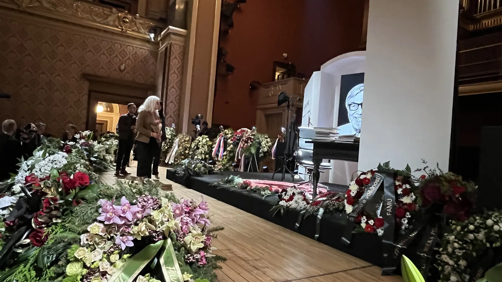 Pohreb Jiřího Bartošku v pražskom Rudolfine.