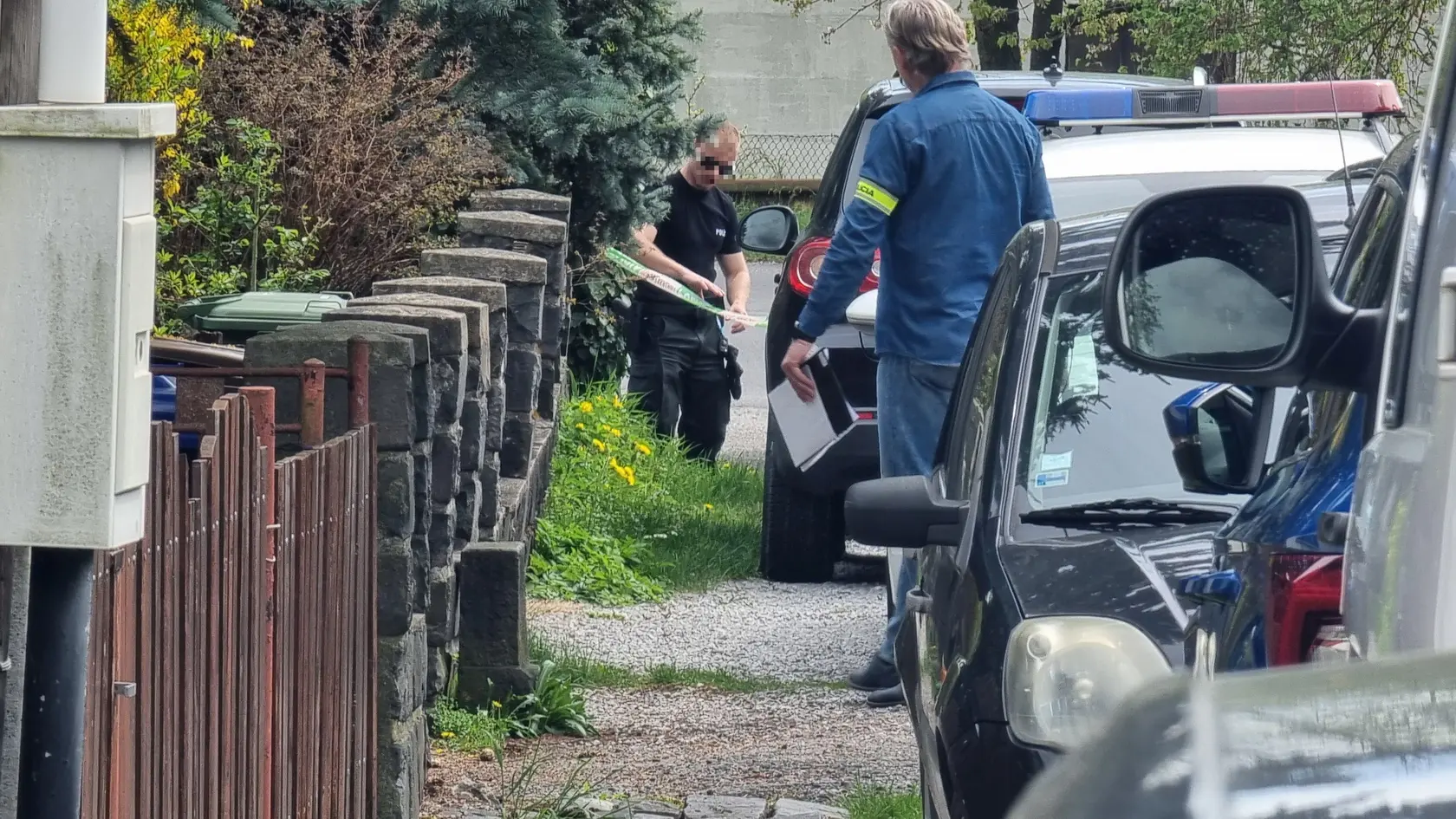 Žena našla v dome dvoch mužov s prestrelenými hlavami.