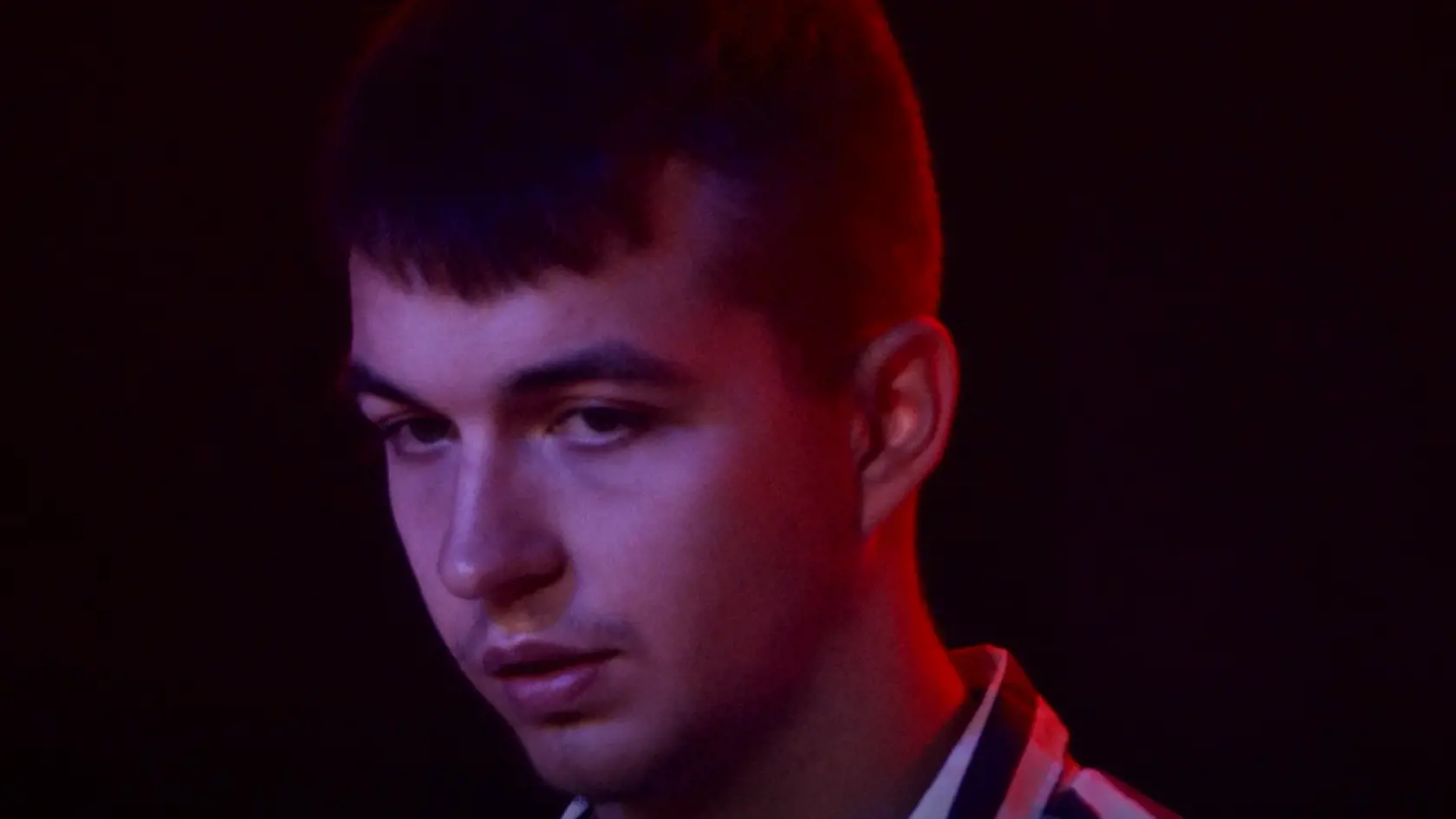 Saška duel prehrala a ide domov. Tamás ostal poriadne smutný. Neubránil sa slzám.