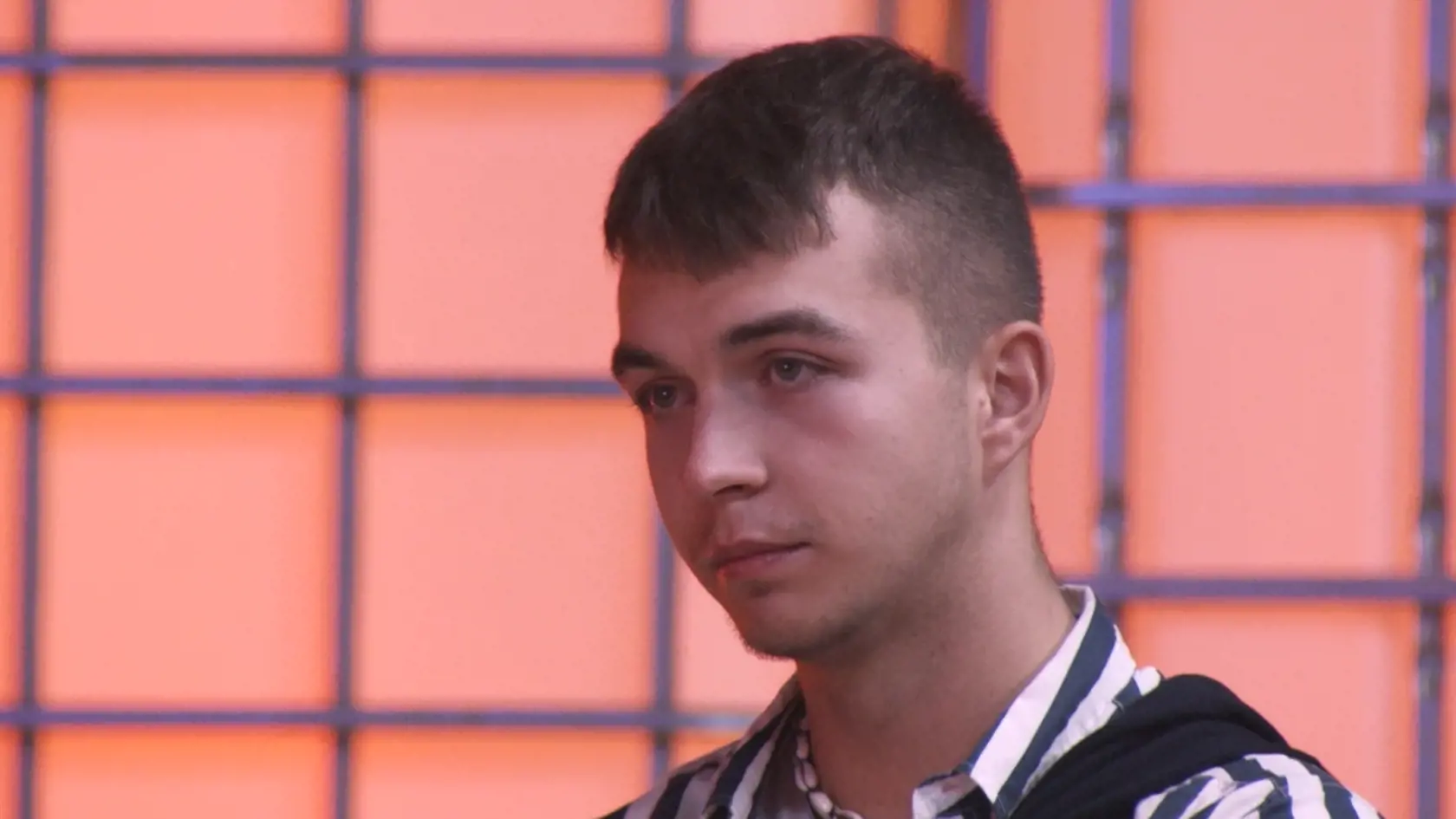 Saška duel prehrala a ide domov. Tamás ostal poriadne smutný. Neubránil sa slzám.