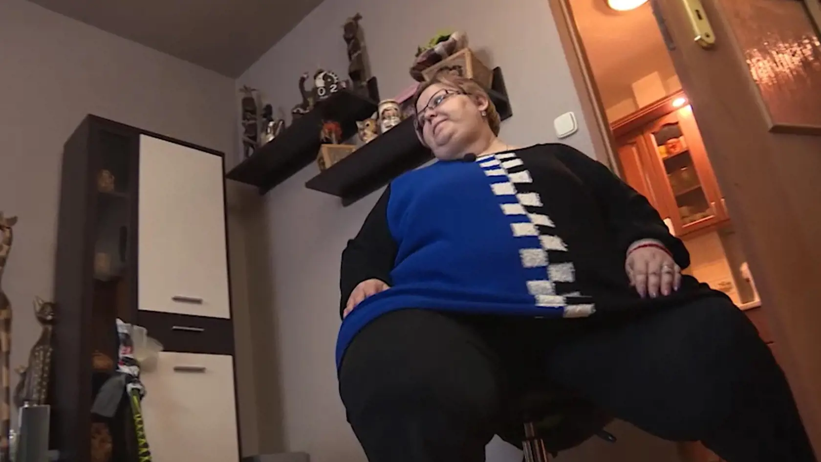 Po byte sa pohybuje len vďaka stoličke.
