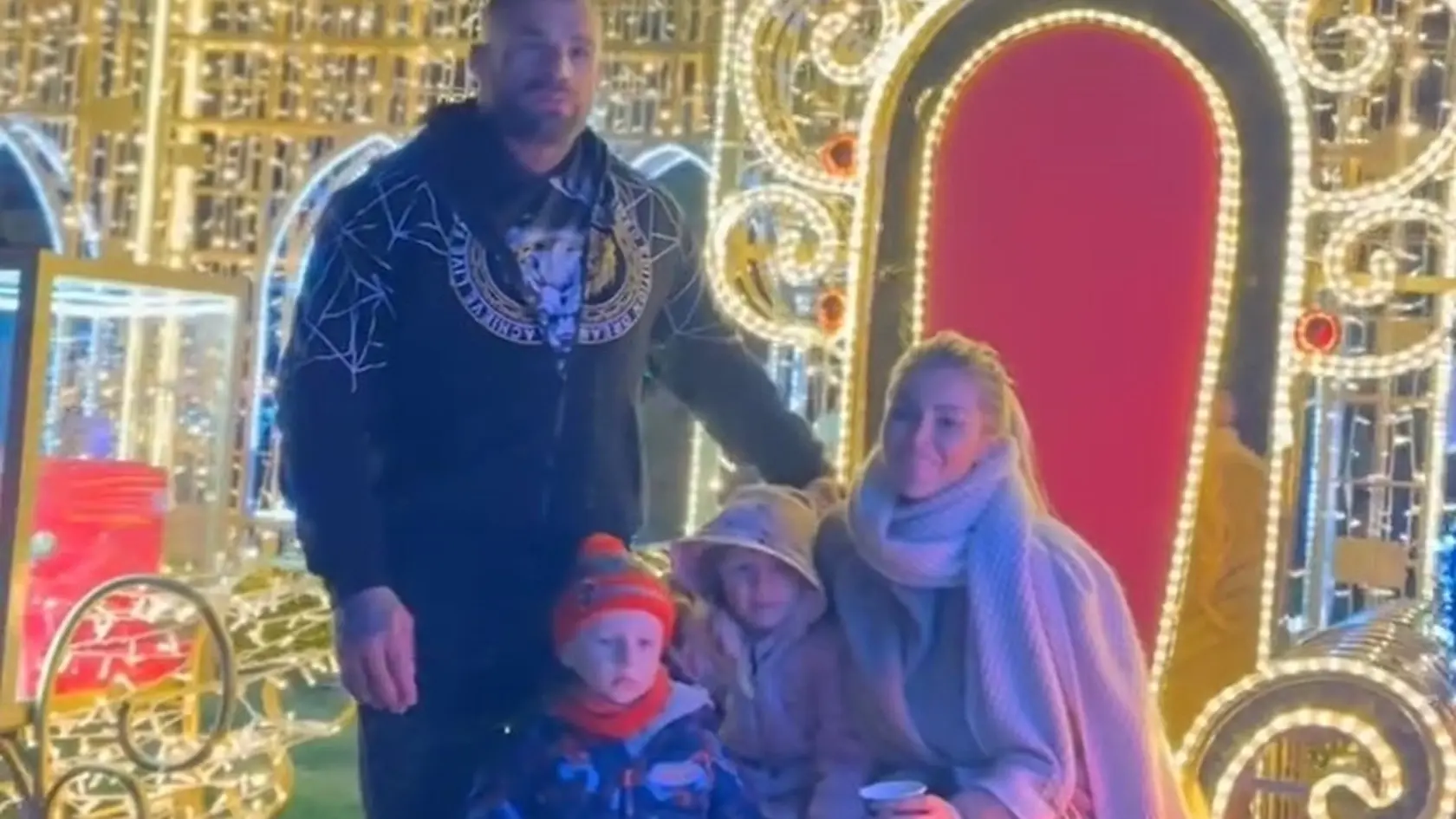 Lela Vémola s Karlosom a deťmi
