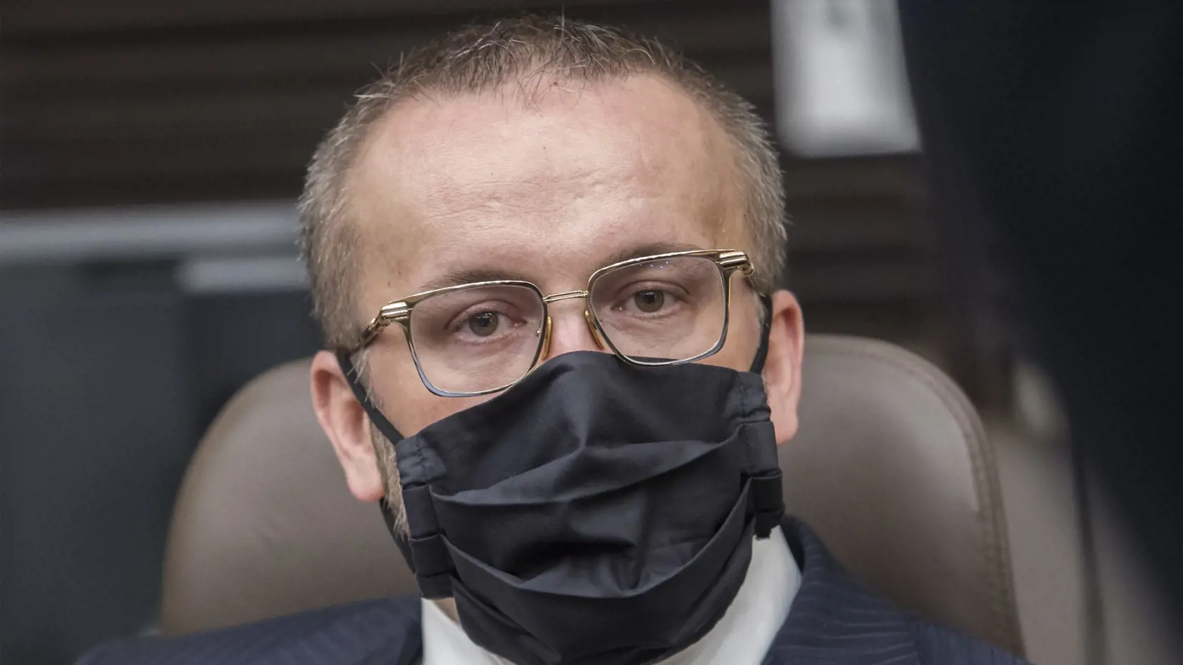 Na snímke šéf Slovenskej informačnej služby (SIS)  Vladimír Pčolinský počas 130. zasadnutia Bezpečnostnej rady SR, na ktorej sa zúčastnila prezidentka SR Zuzana Čaputová a premiér SR Igor Matovič, 20. októbra 2020 v Bratislave. FOTO TASR - Martin Baumann