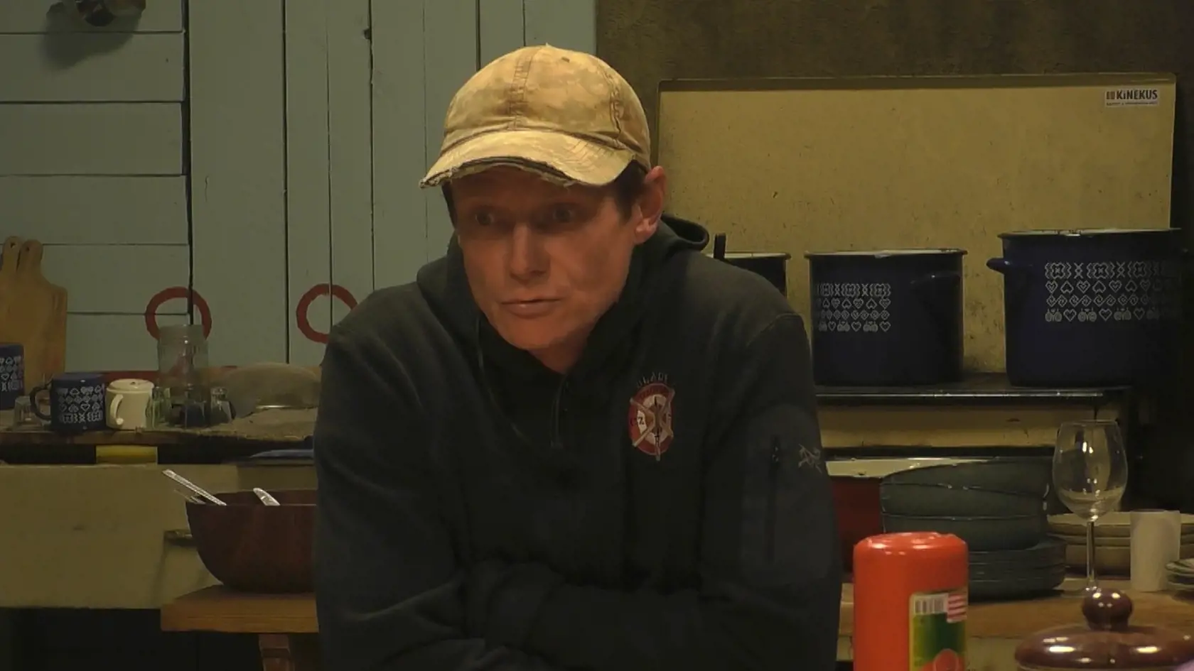 Adam priznal, že spravil veľkú chybu, ktorú už neodčiní. Napriek tomu, že vystaval takmer celú Farmu, rozhodol sa, že z hry odstupuje.