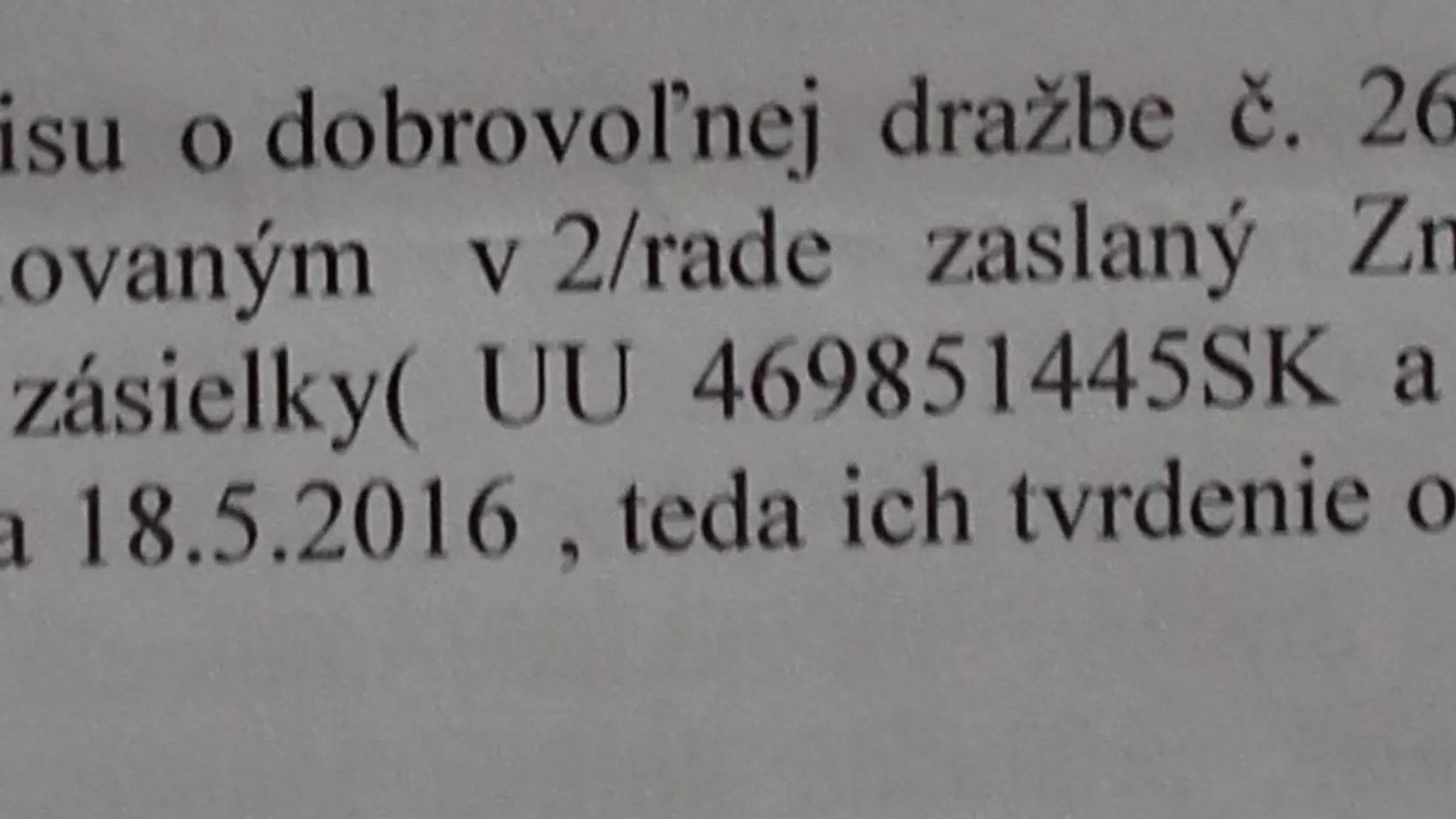 Súd v bode 41. rozsudku uvádza aj to, že žalobcovia si preberali doporučené úradné zásielky určené do vlastných rúk, takže ich tvrdenia o nedoručení znaleckého posudku neboli pravdivé.