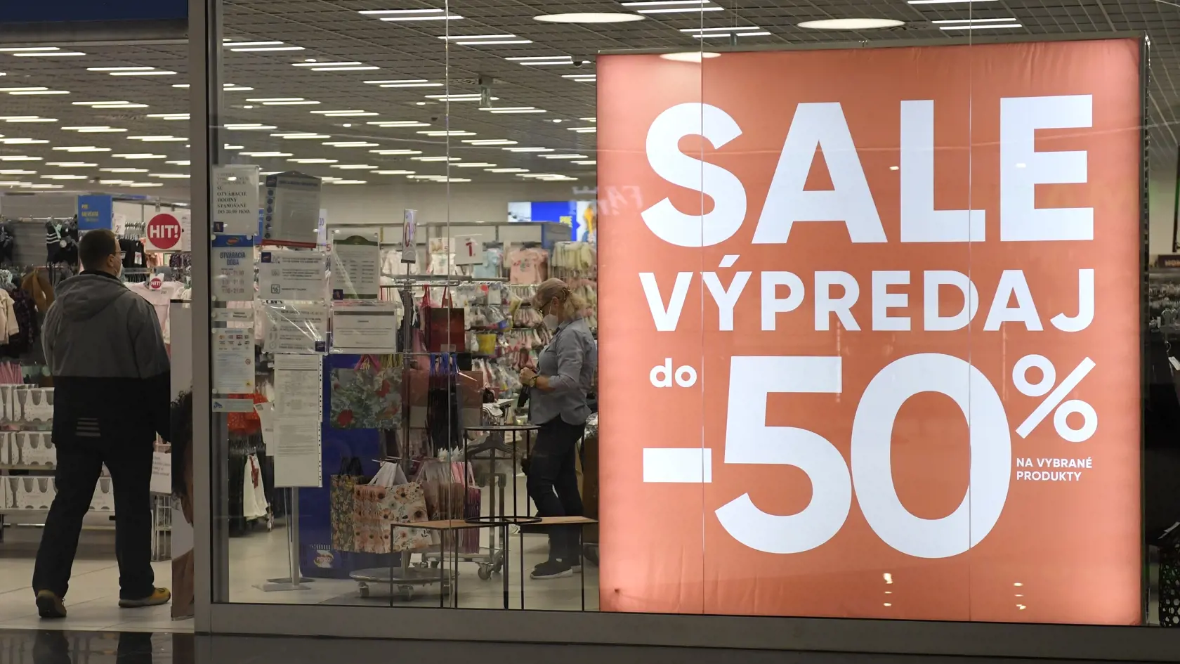 Všetky maloobchodné prevádzky už môžu fungovať v režime základ.