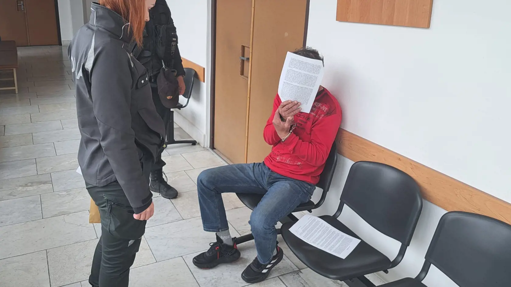 48-ročný Novomešťan sa matke vyhrážal, že ju zabije.